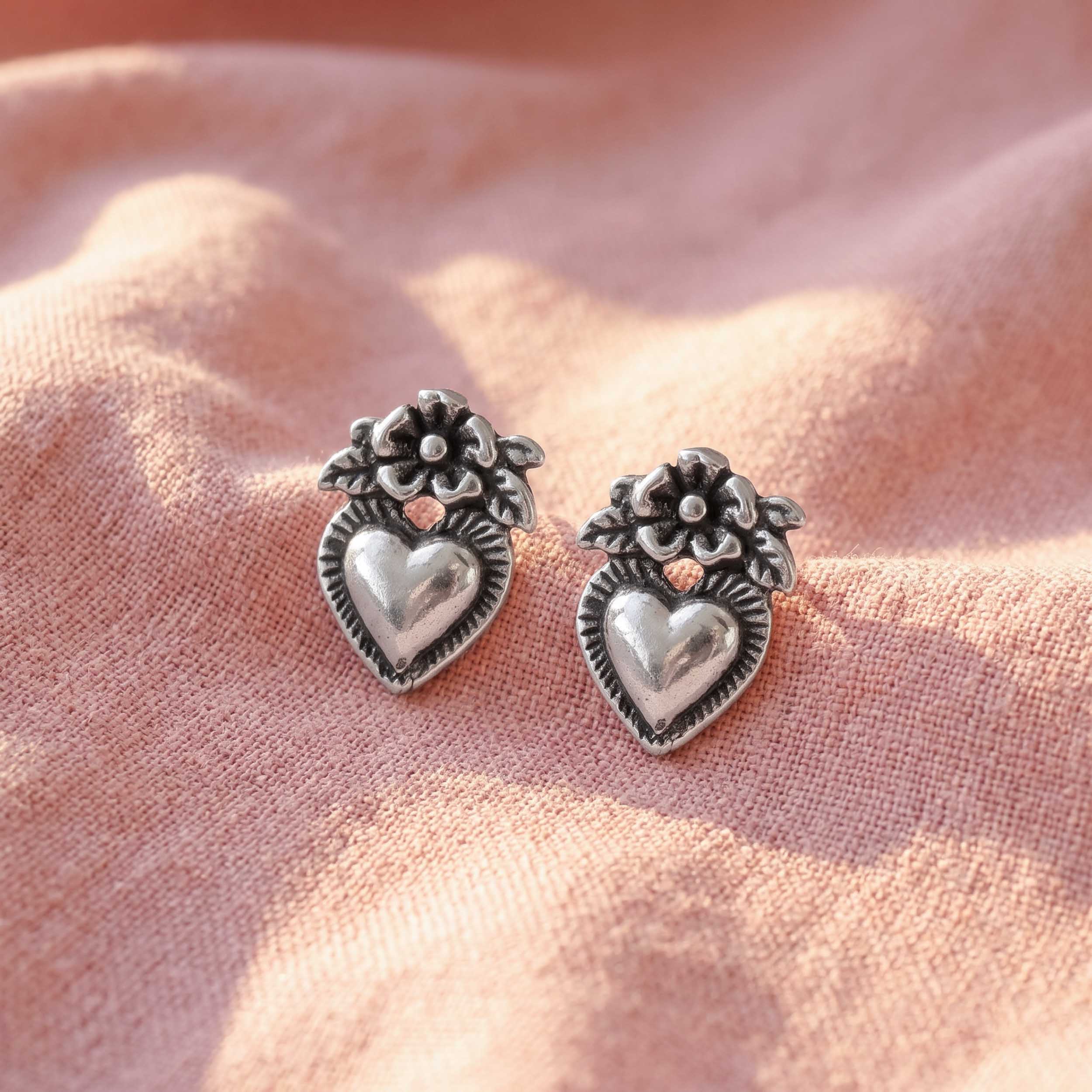 Sterling Silver Corazón de Flor Earrings