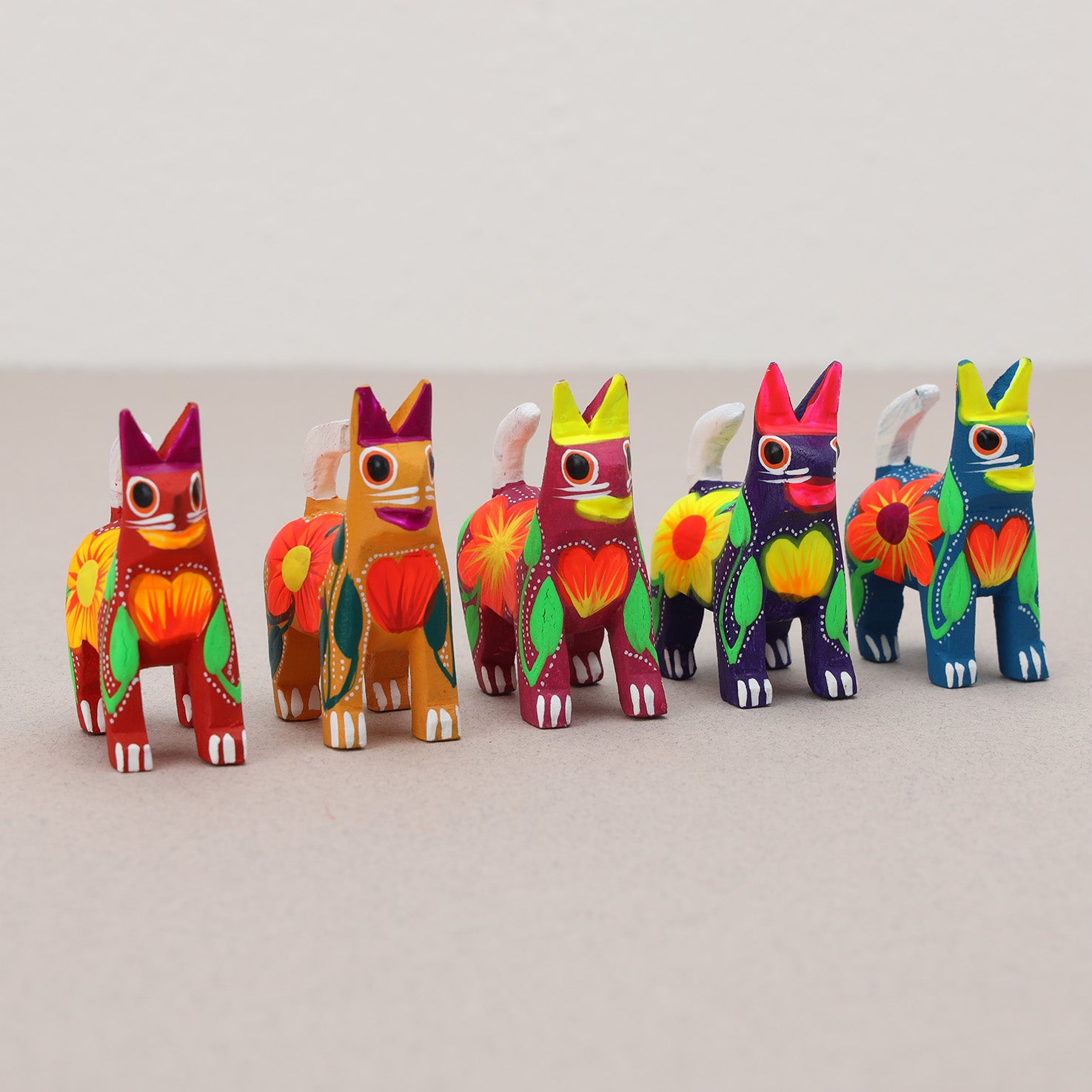 MARTE フミエタナカ フミカウチダ　エリコカトリ Hand Painted Standing Cat Wooden Figurine | Lolo Mexican Mercadito