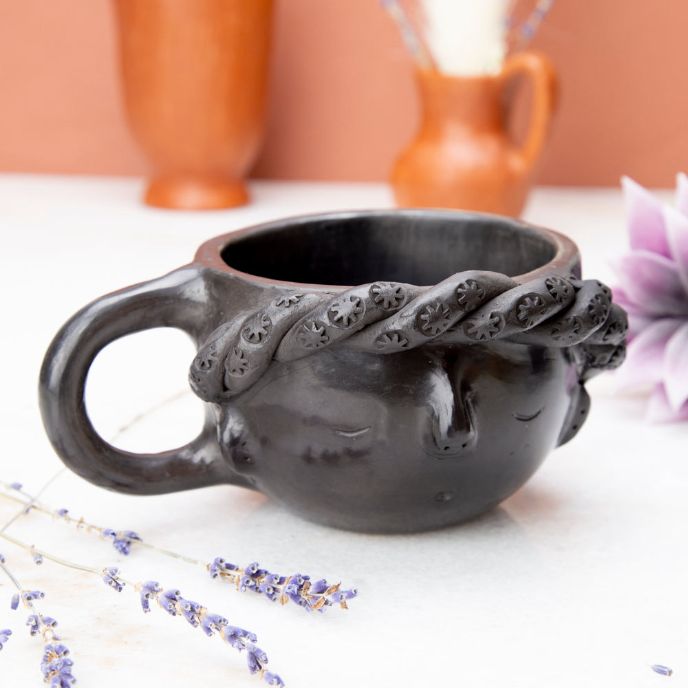 Barro Negro Señorita Face Mug