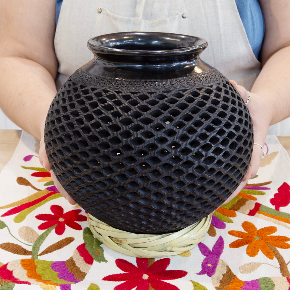 Barro Negro Traditional Lattice Decorative Vase