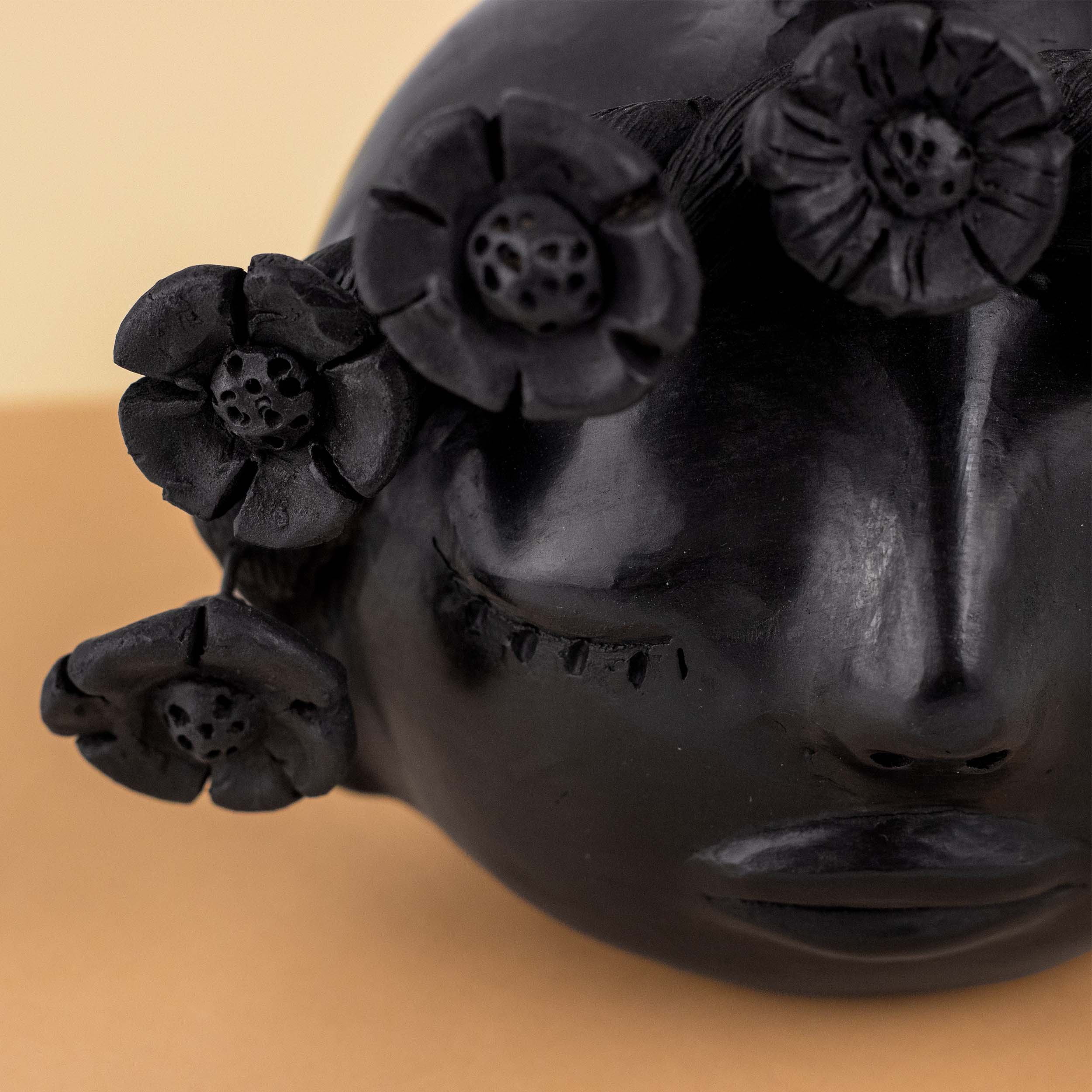 Barro Negro Reina Candle Holder