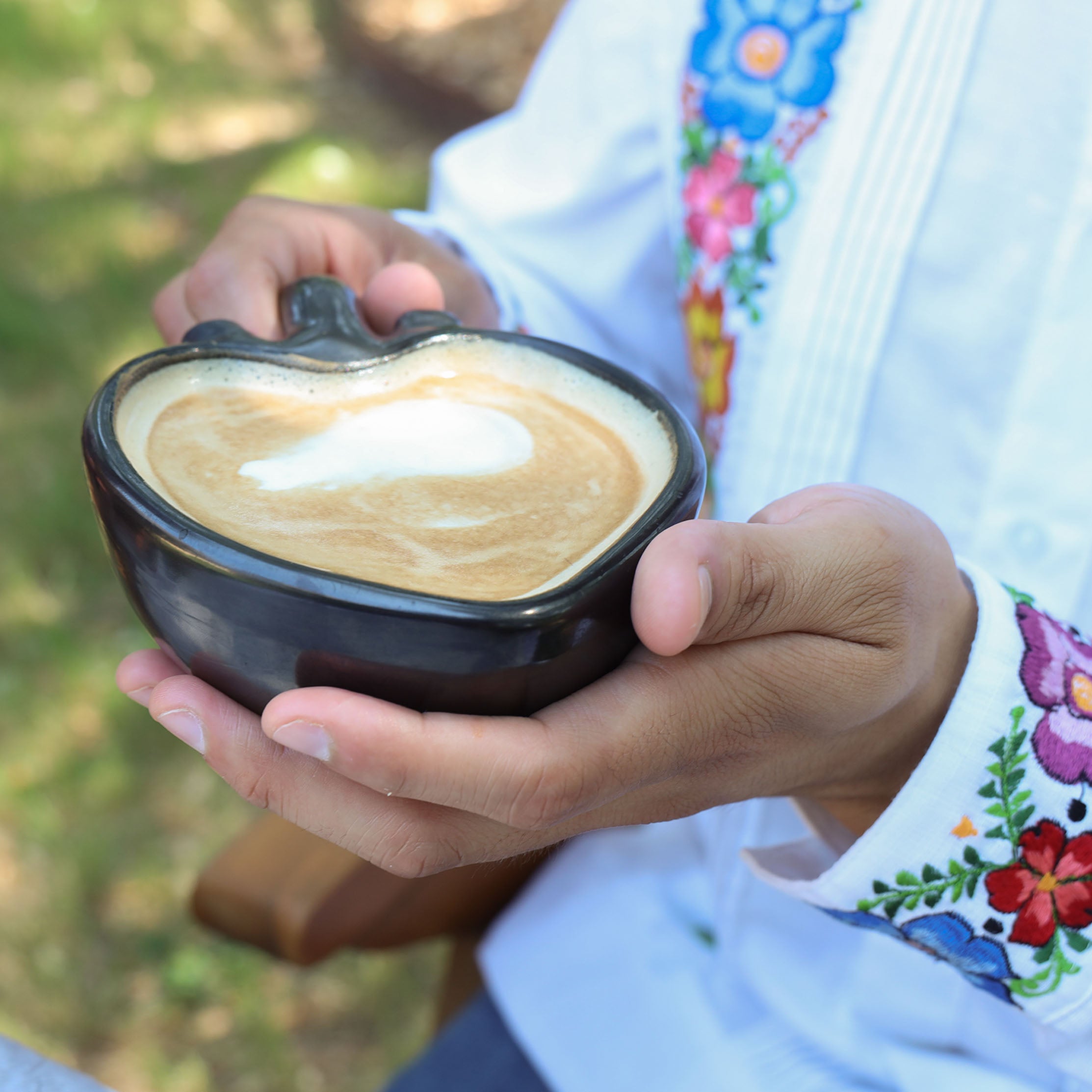 ハート柄の黒い陶器カップ Barro Negro, Black Clay, Heart Mug | Lolo Mexican Mercadito
