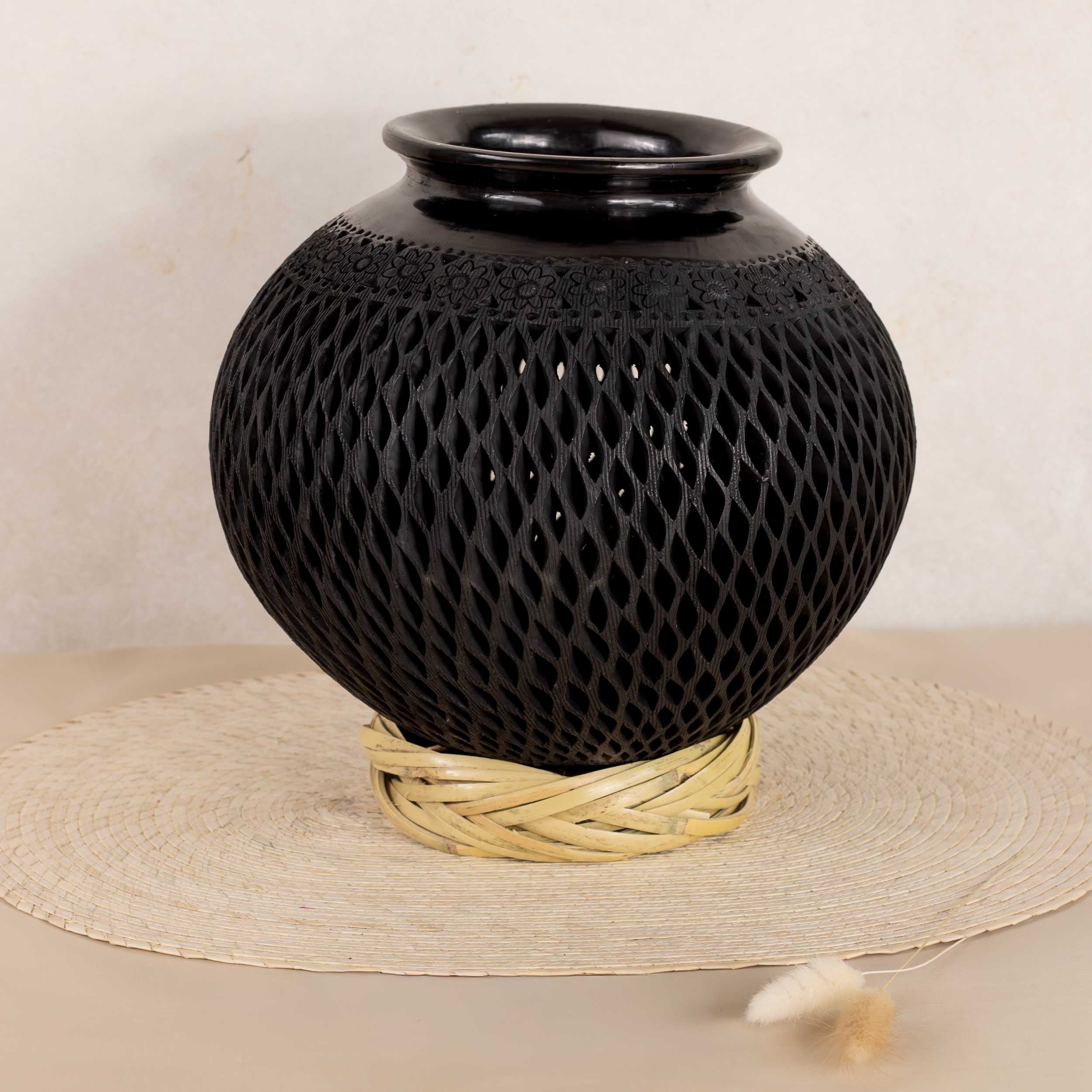 Barro Negro Traditional Lattice Decorative Vase