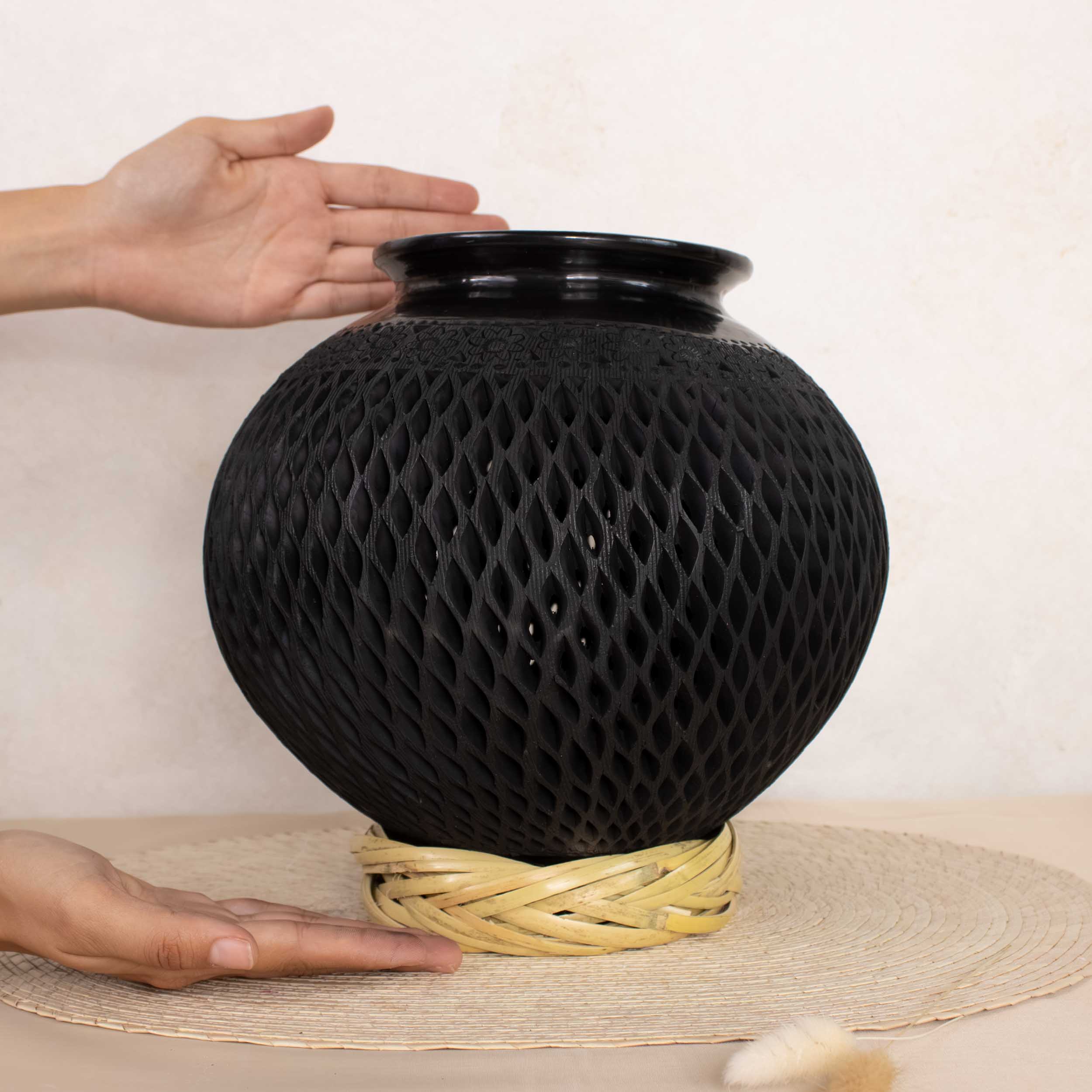 Barro Negro Traditional Lattice Decorative Vase