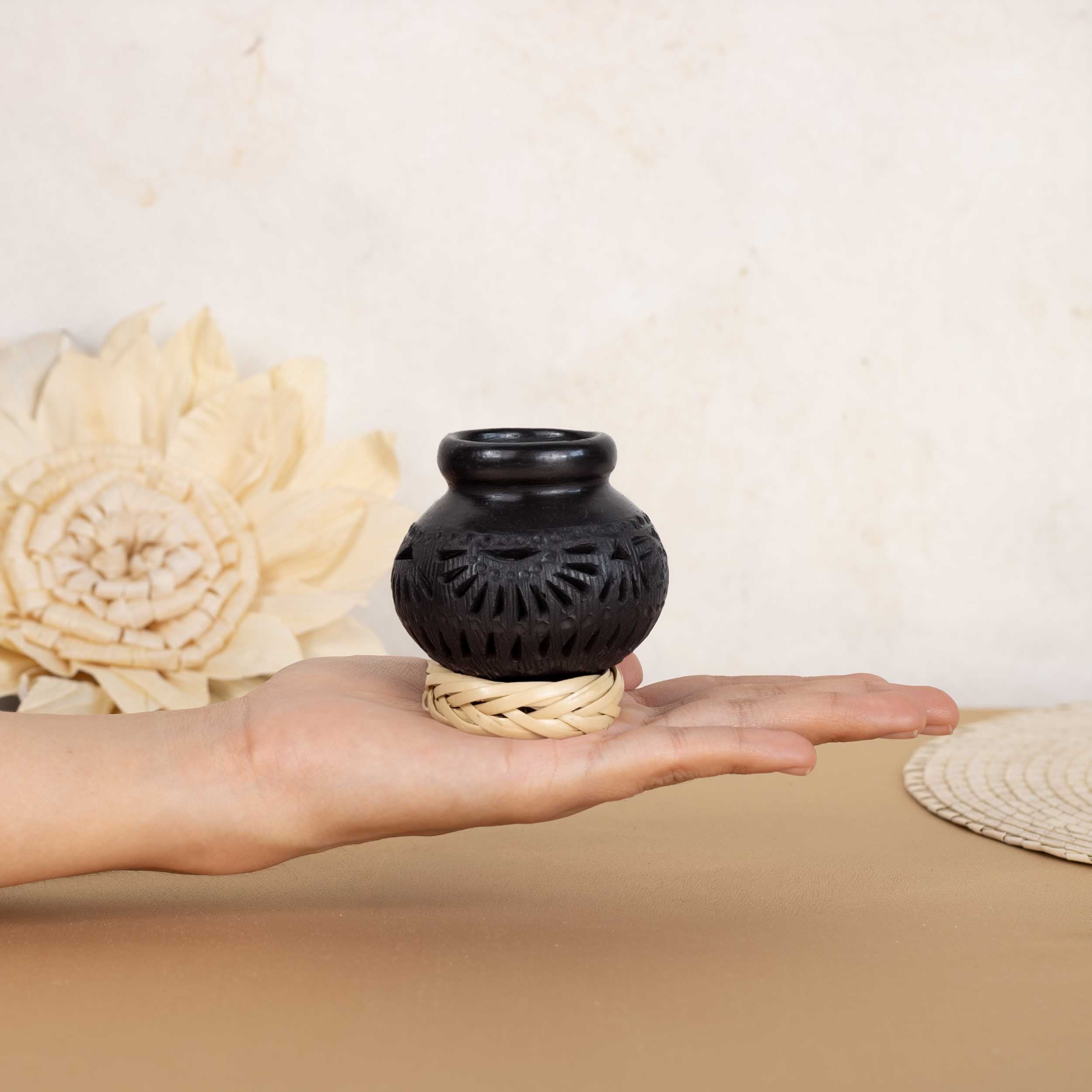 Mini Barro Negro Lattice Decorative Vase