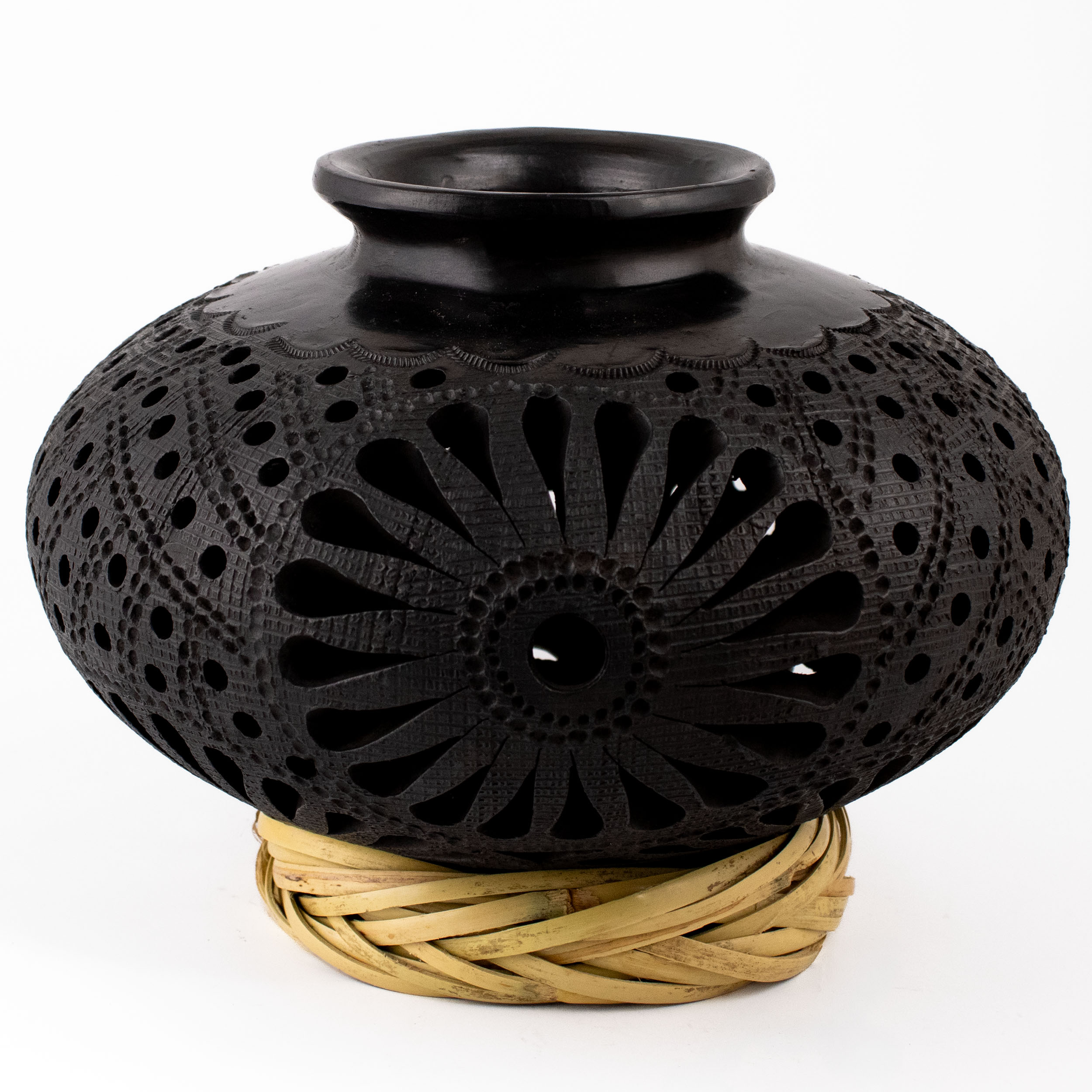 Barro Negro Traditional Wide Carved Vase