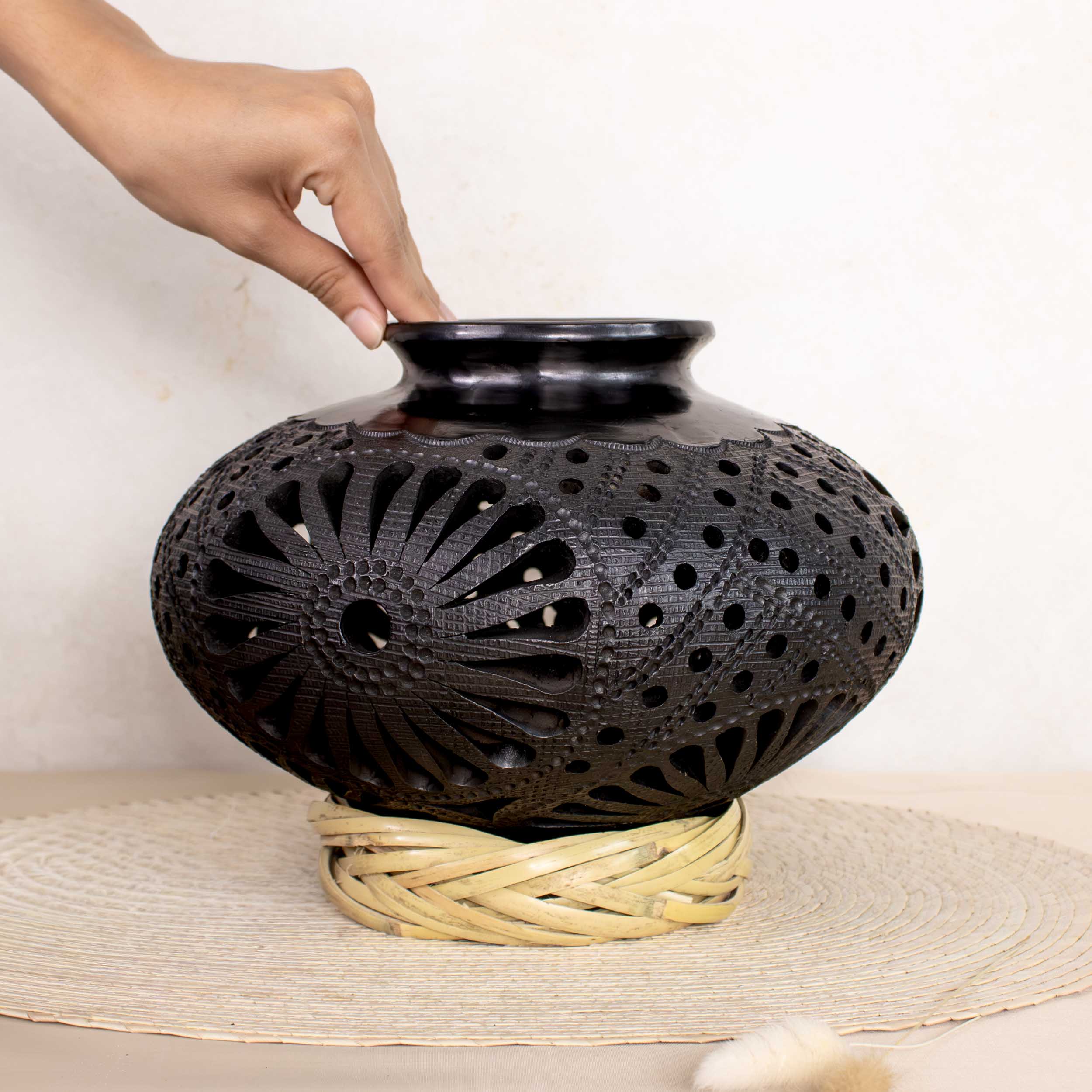 Barro Negro Traditional Wide Carved Vase
