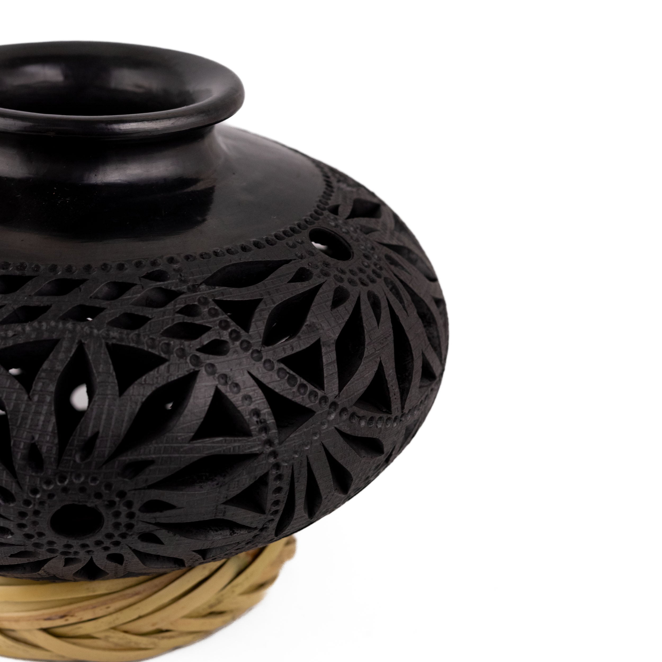 Barro Negro Traditional Wide Carved Vase