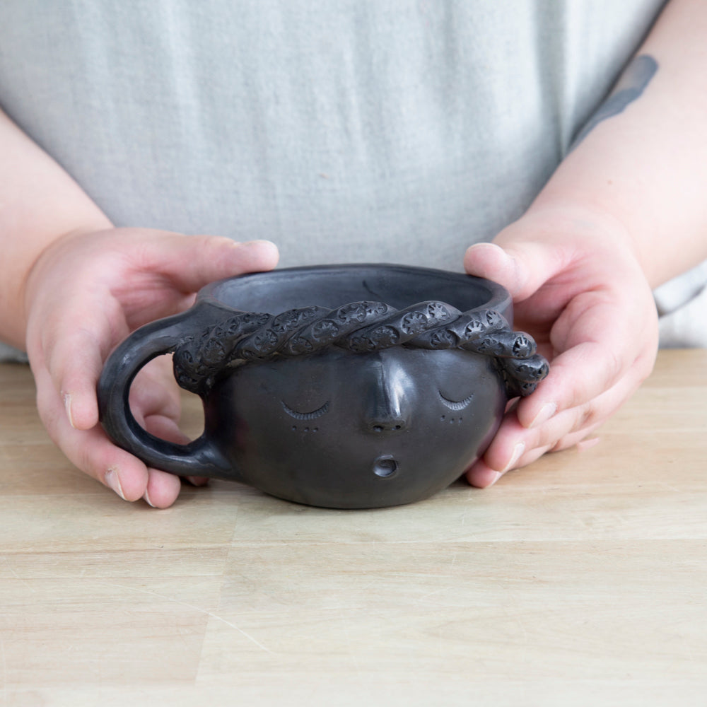Barro Negro Señorita Face Mug