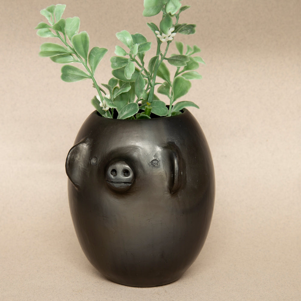 Barro Negro Cochinito Small Vase