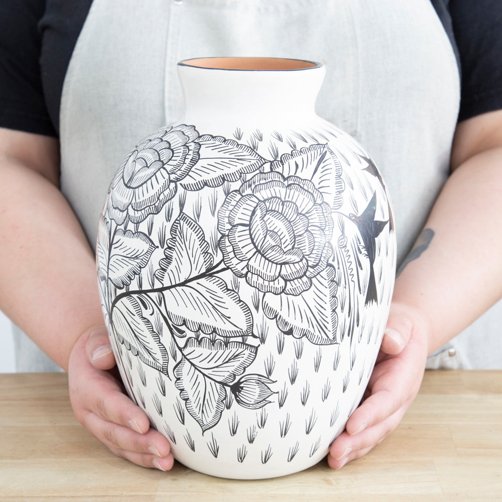 Huancito Black & White Oval Vase