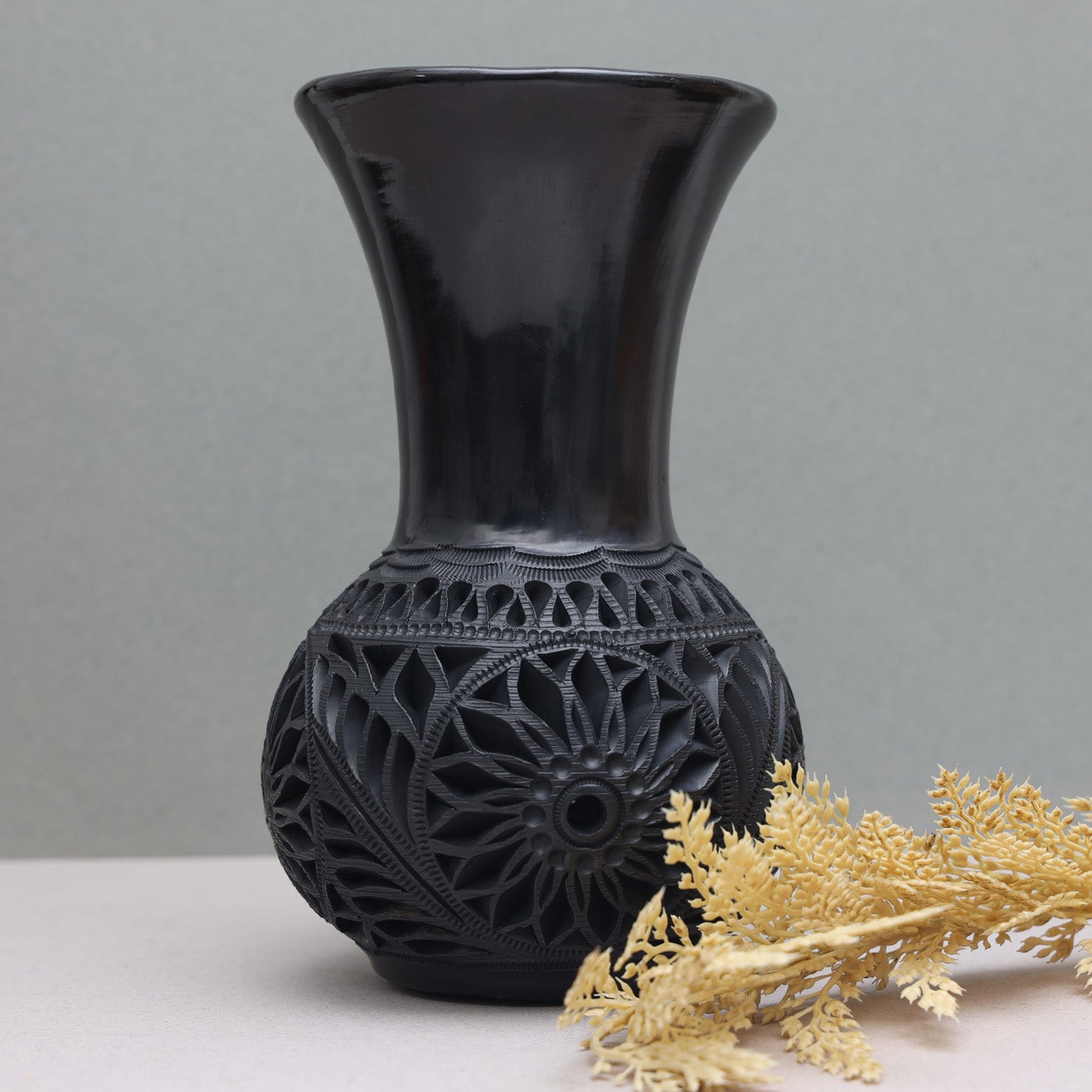 Cartuchero Barro Negro Short Decorative Carved Vase