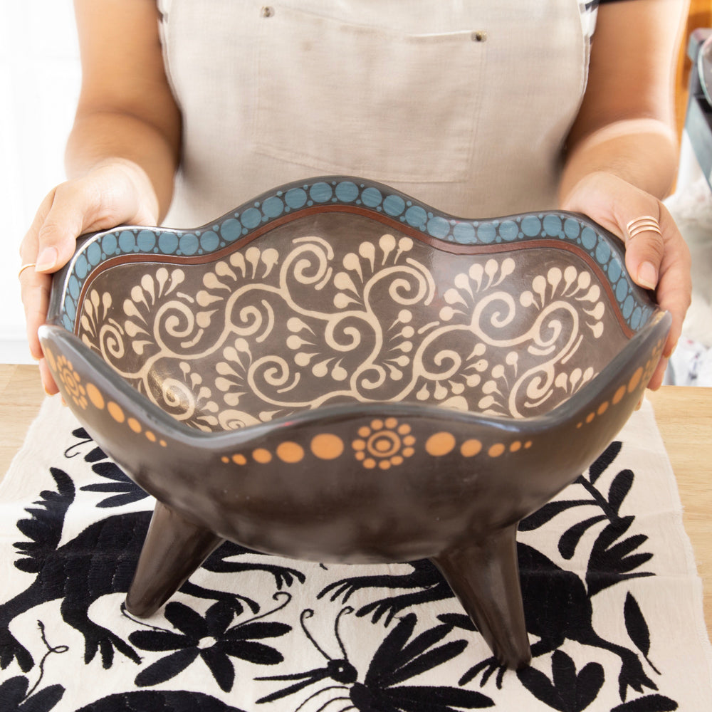 Zinapécuaro Mariposa Ceramic Bowl with Legs