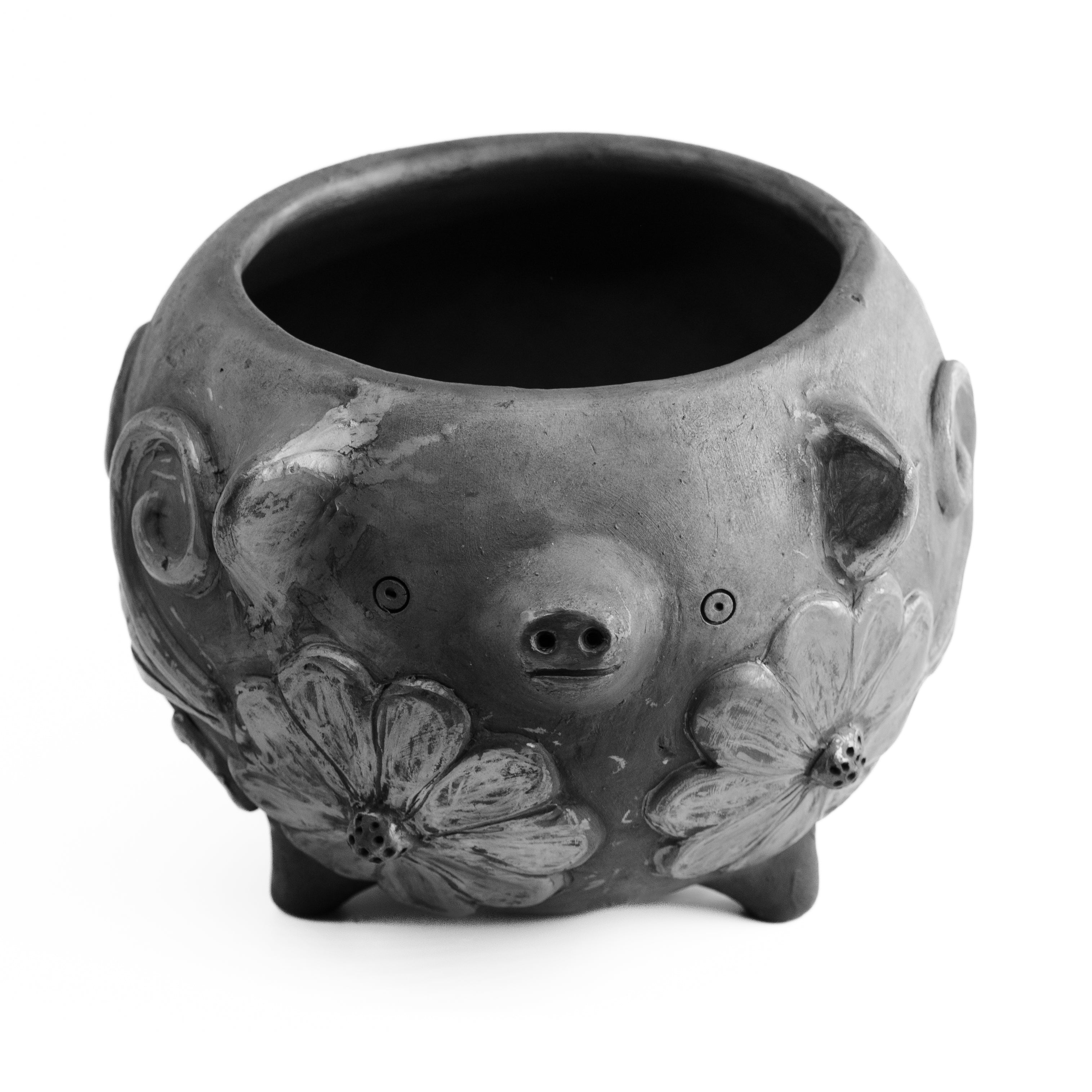 Barro Negro Cochinito Planter with Flowers