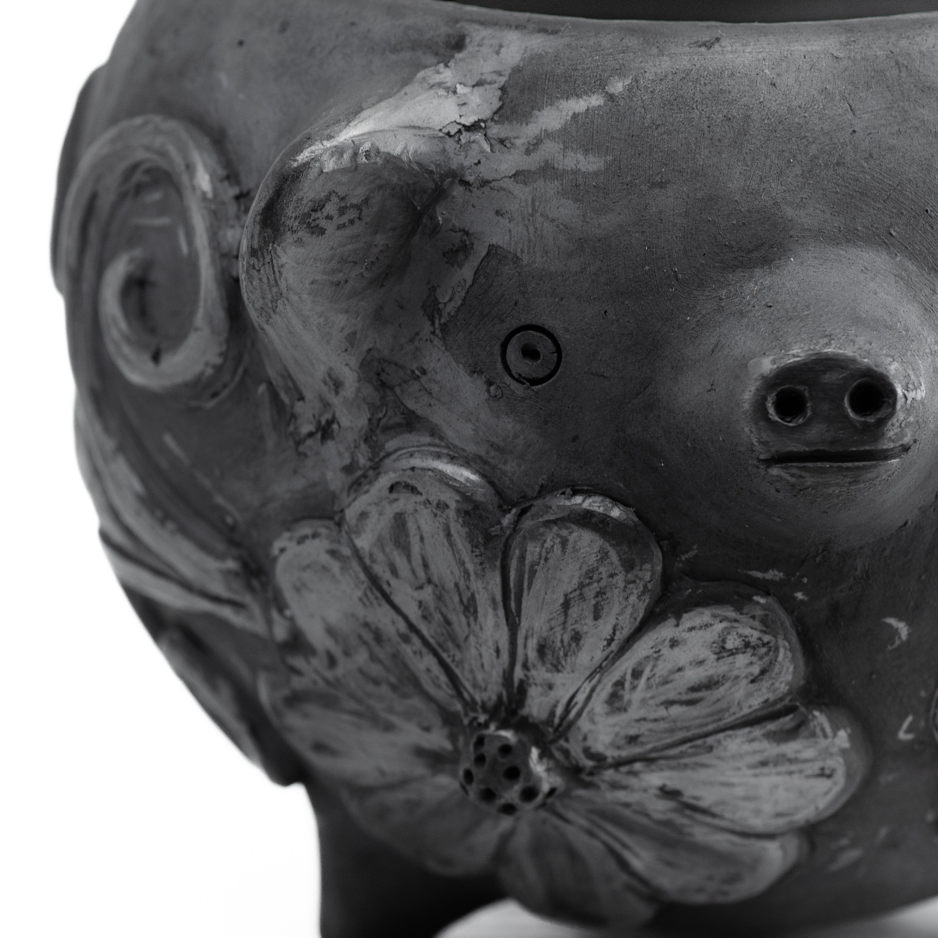 Barro Negro Cochinito Planter with Flowers