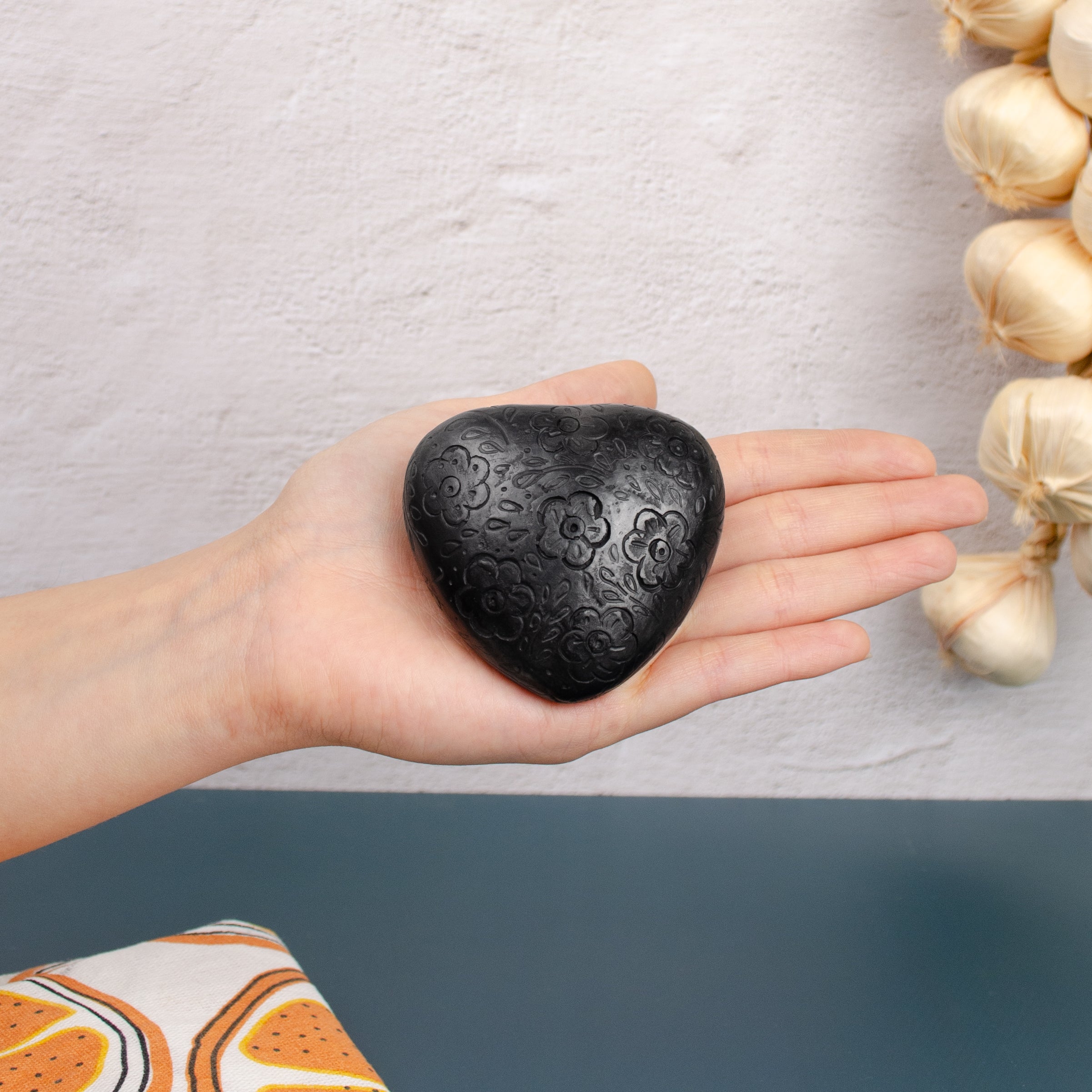 Barro Negro Corazón Napkin Ring