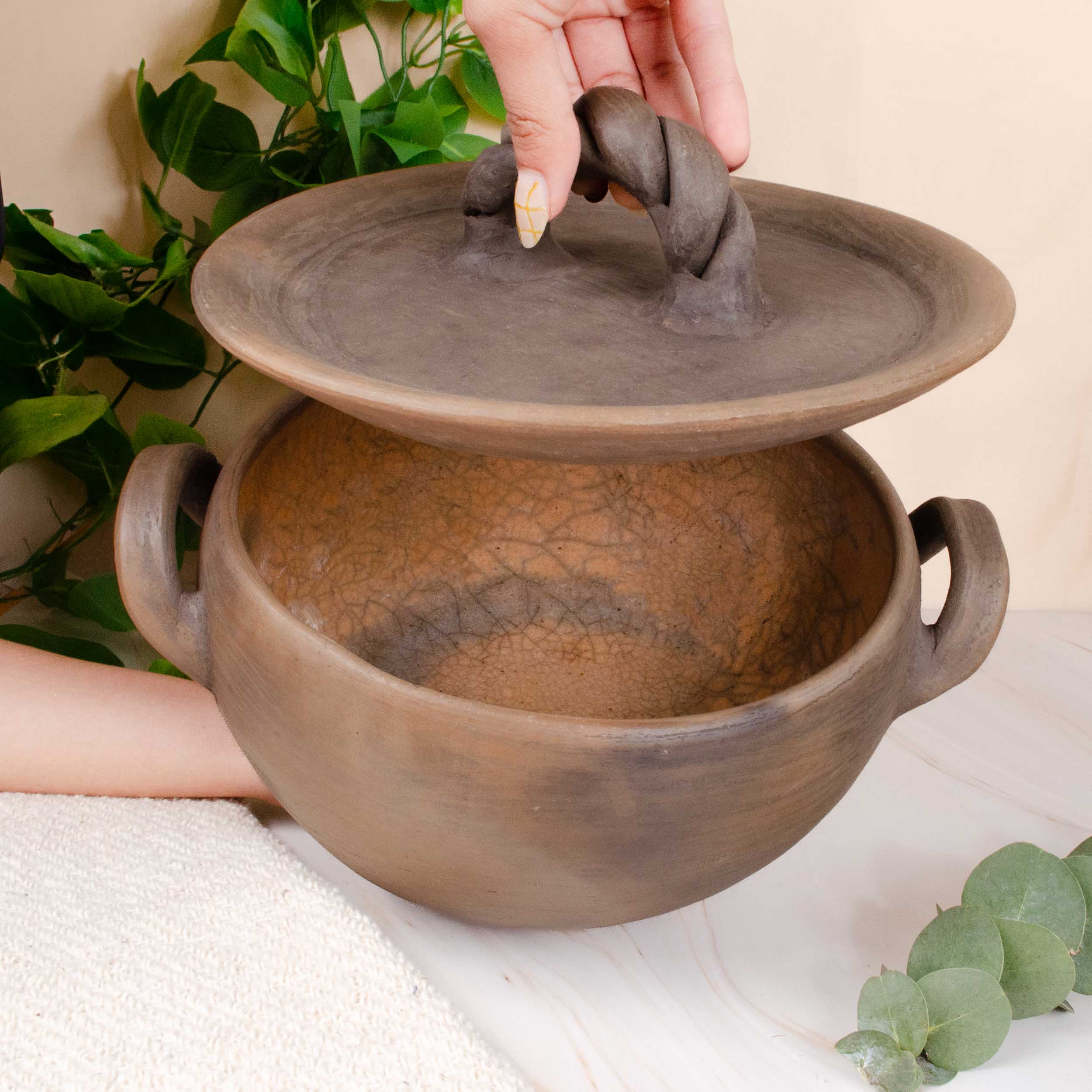Atzompa Clay Cazuela with Crowned Braided Lid