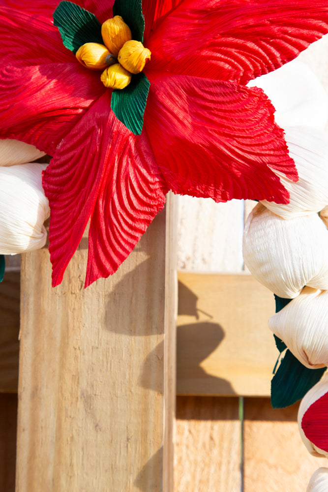 Nochebuena Cornhusk Christmas Wreaths