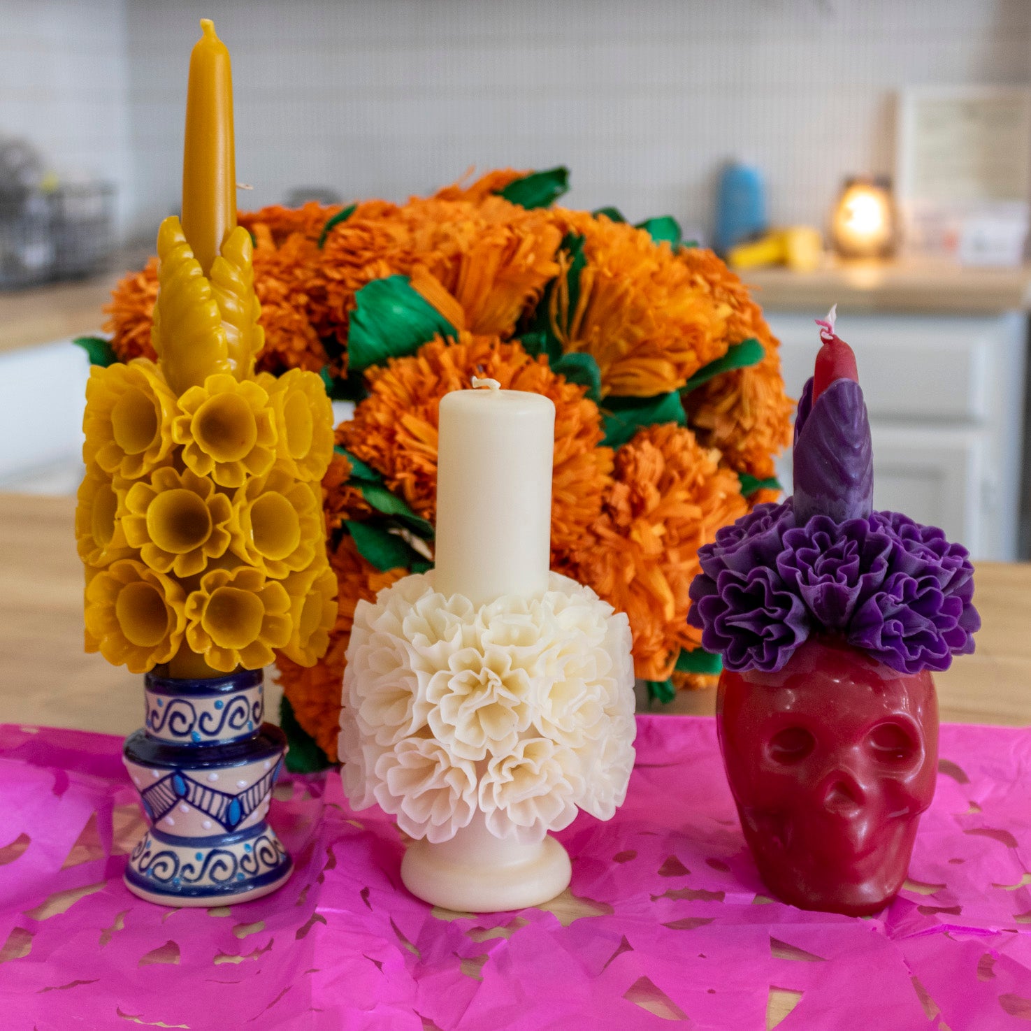 tetragona candleです。 Flores de Teotitlán Pillar Candle | Lolo Mercadito