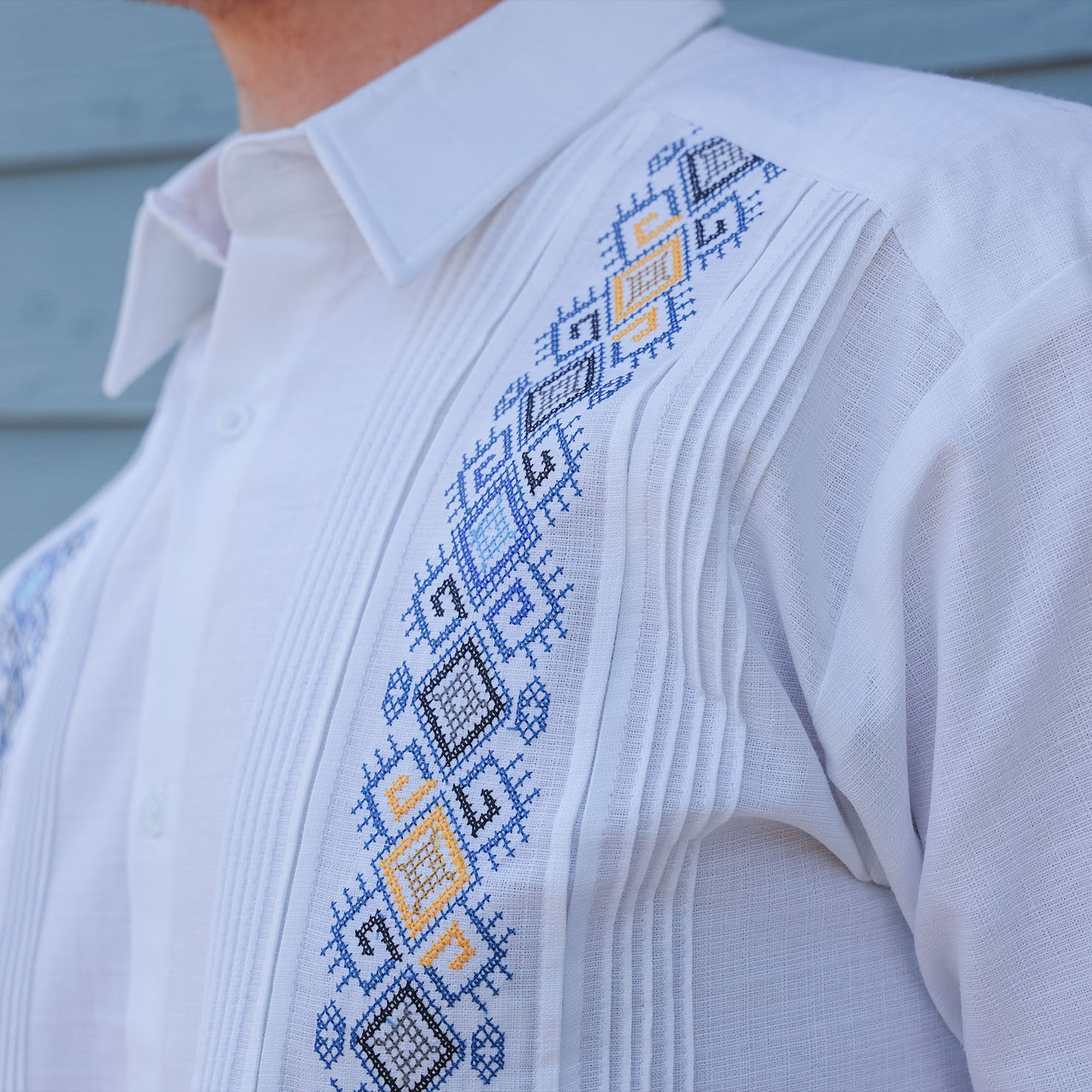 Día Long Sleeve Embroidered White Guayabera