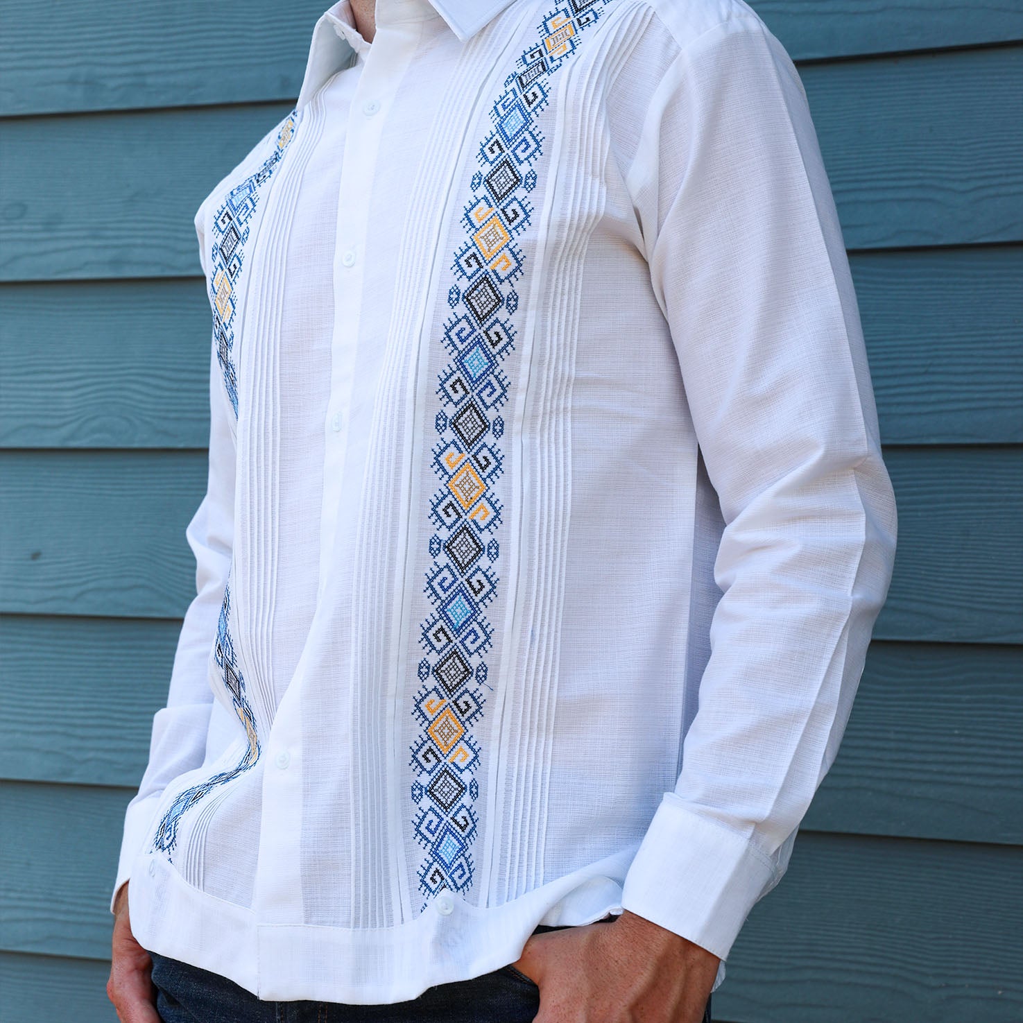 Día Long Sleeve Embroidered White Guayabera