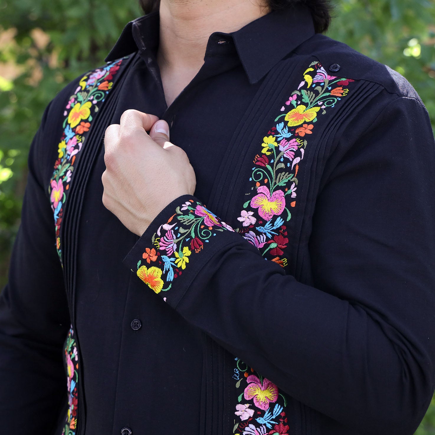 Noche Floral Embroidered Guayabera