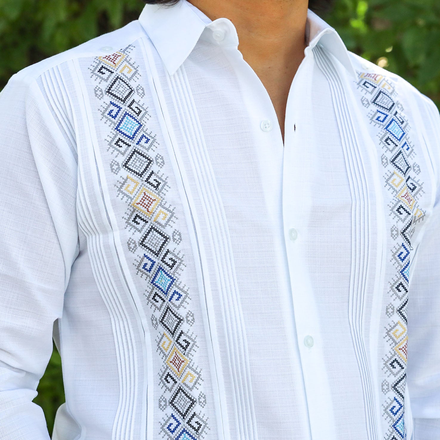 Brisa Embroidered Guayabera