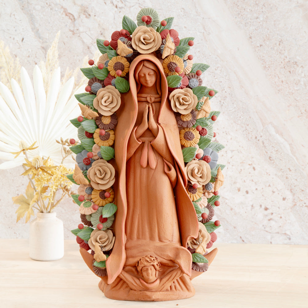 Virgen de Guadalupe Barro Pigmentado Clay Sculpture