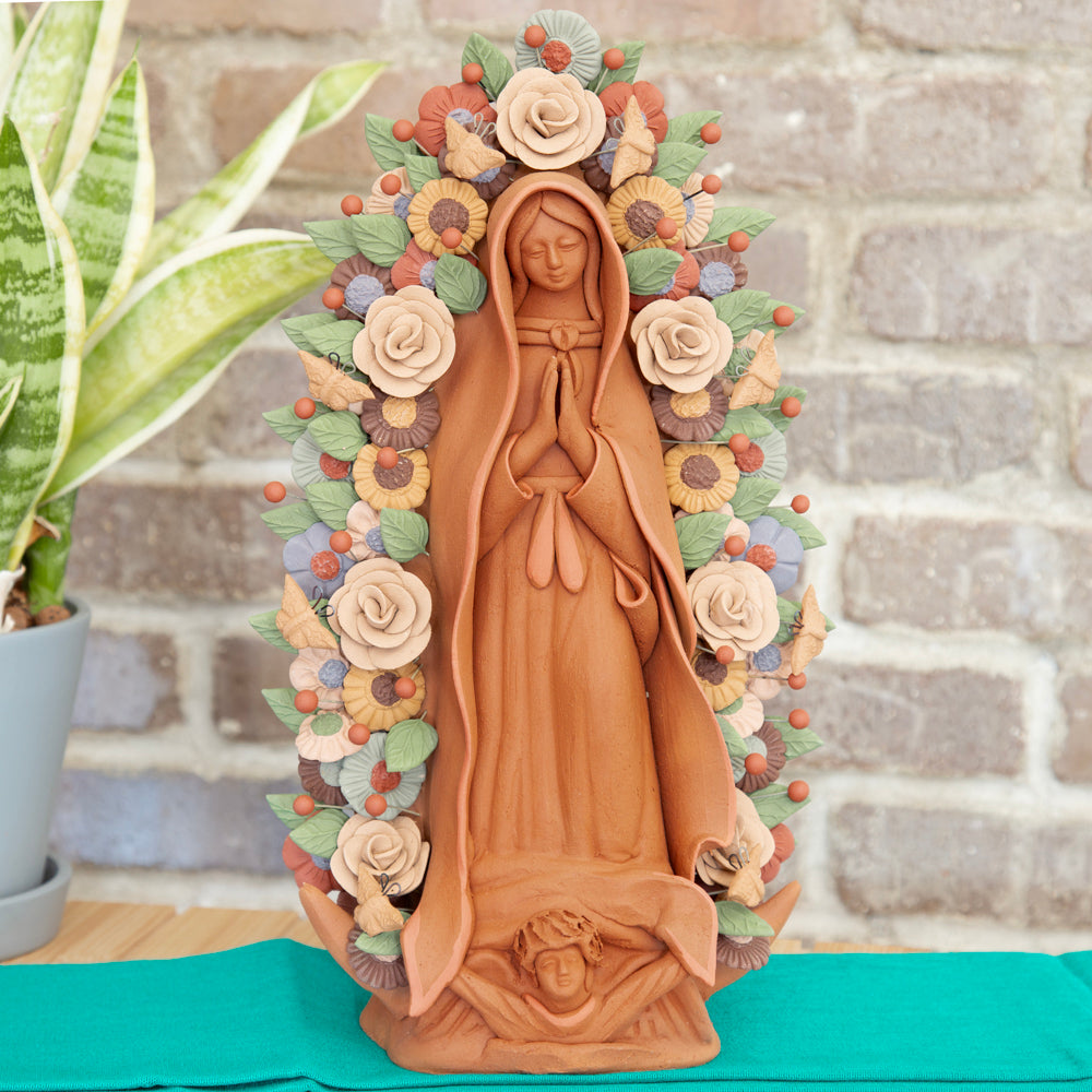 Virgen de Guadalupe Barro Pigmentado Clay Sculpture