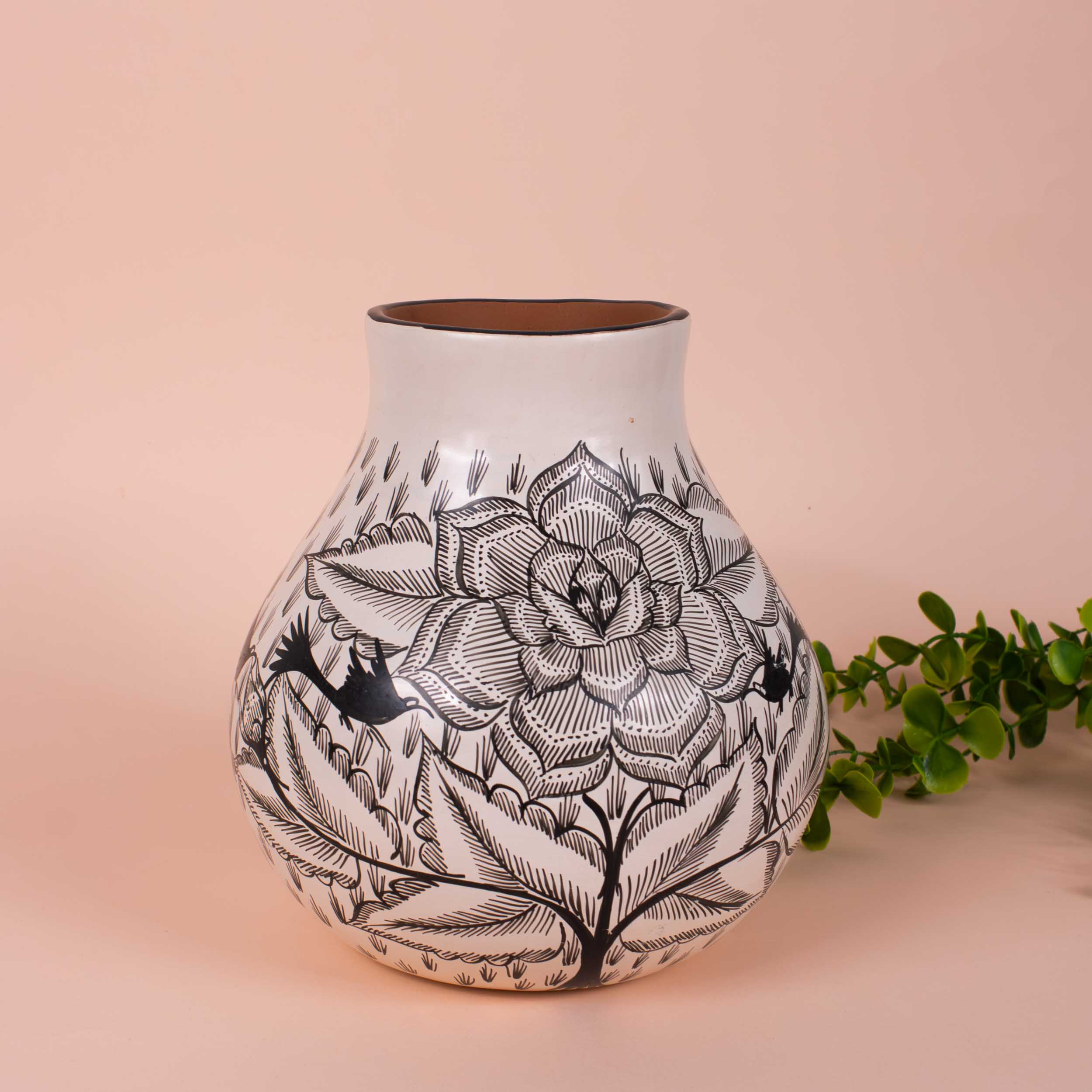 Huancito Short Round Plump Floral Vase