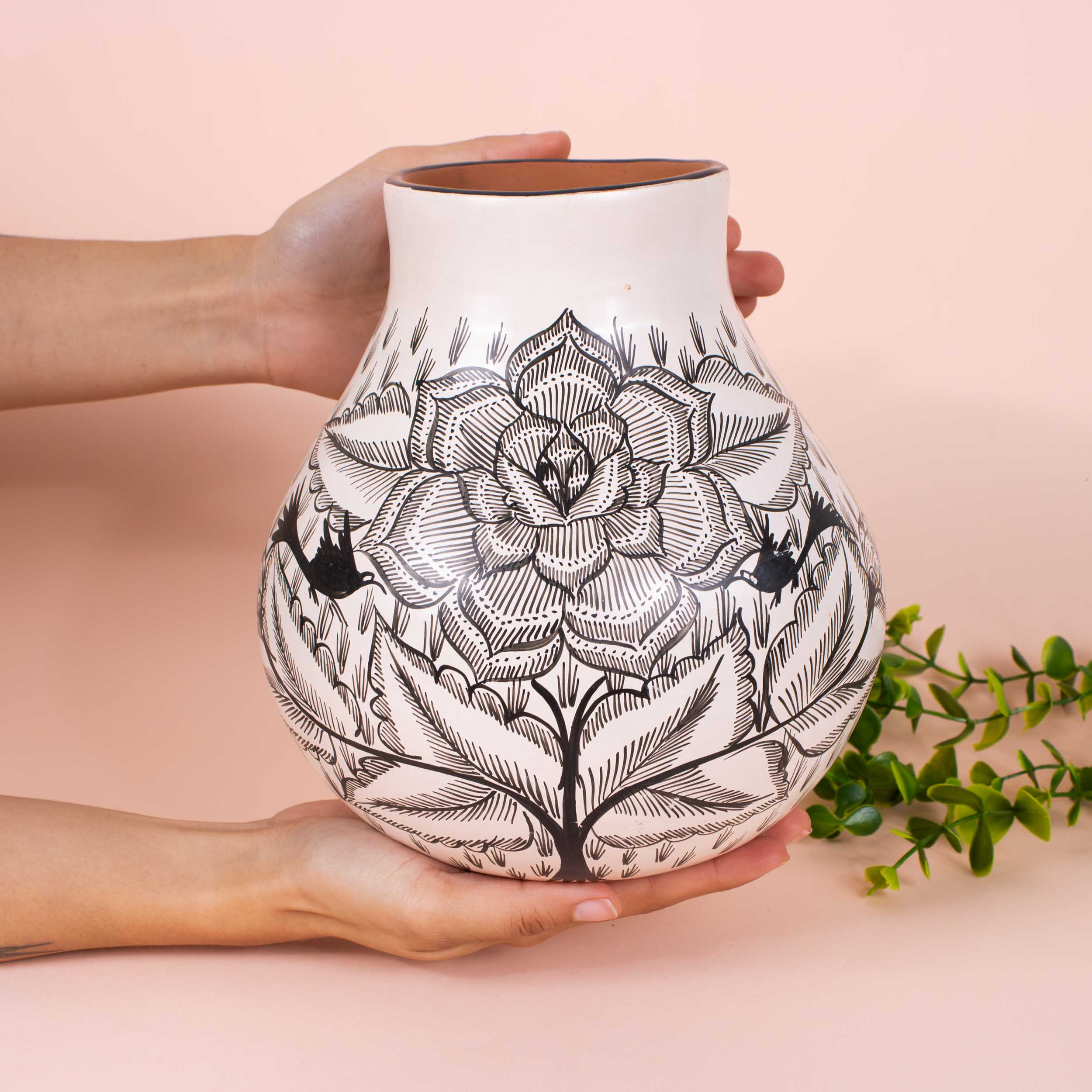 Huancito Short Round Plump Floral Vase