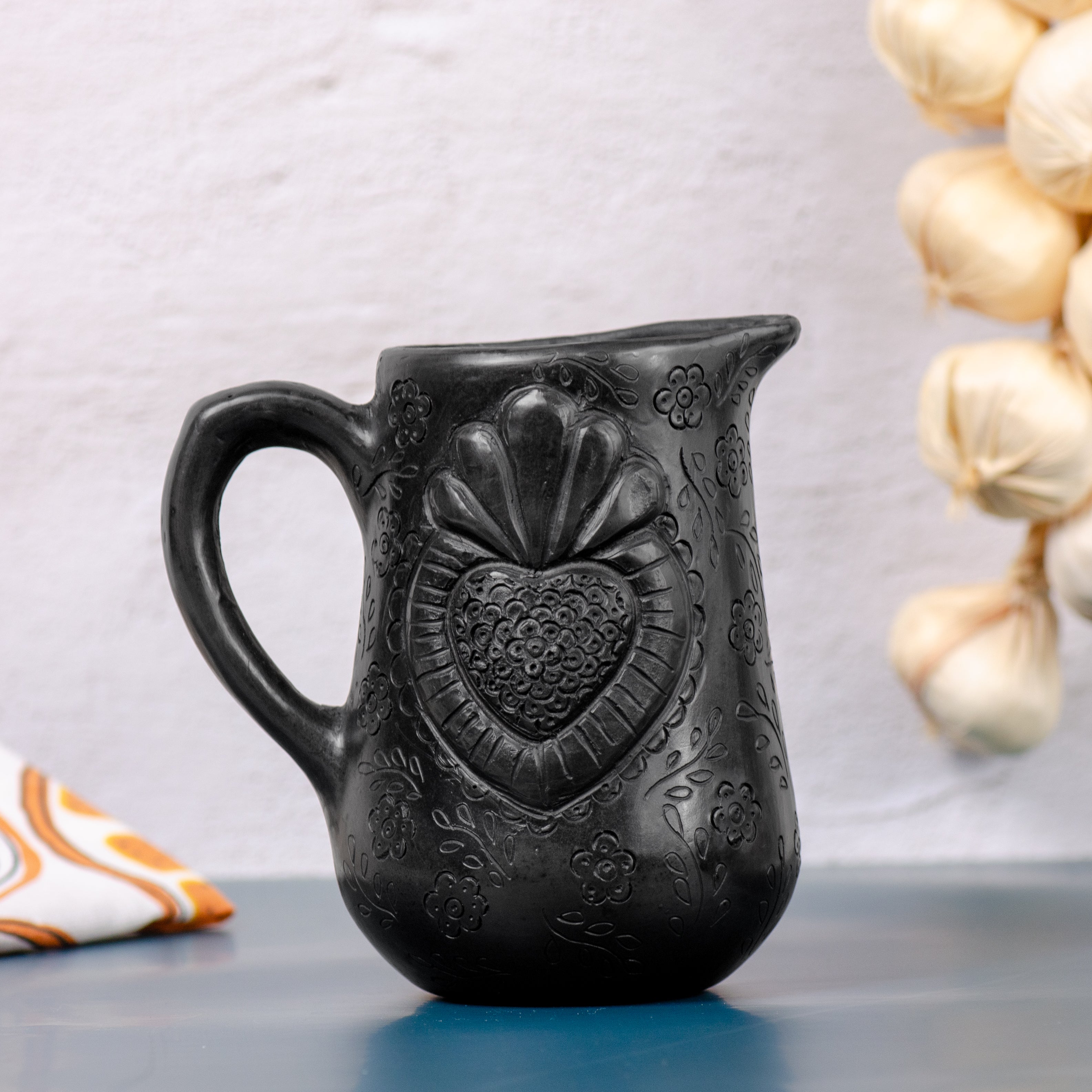 Barro Negro Floral Filigrana Pitcher