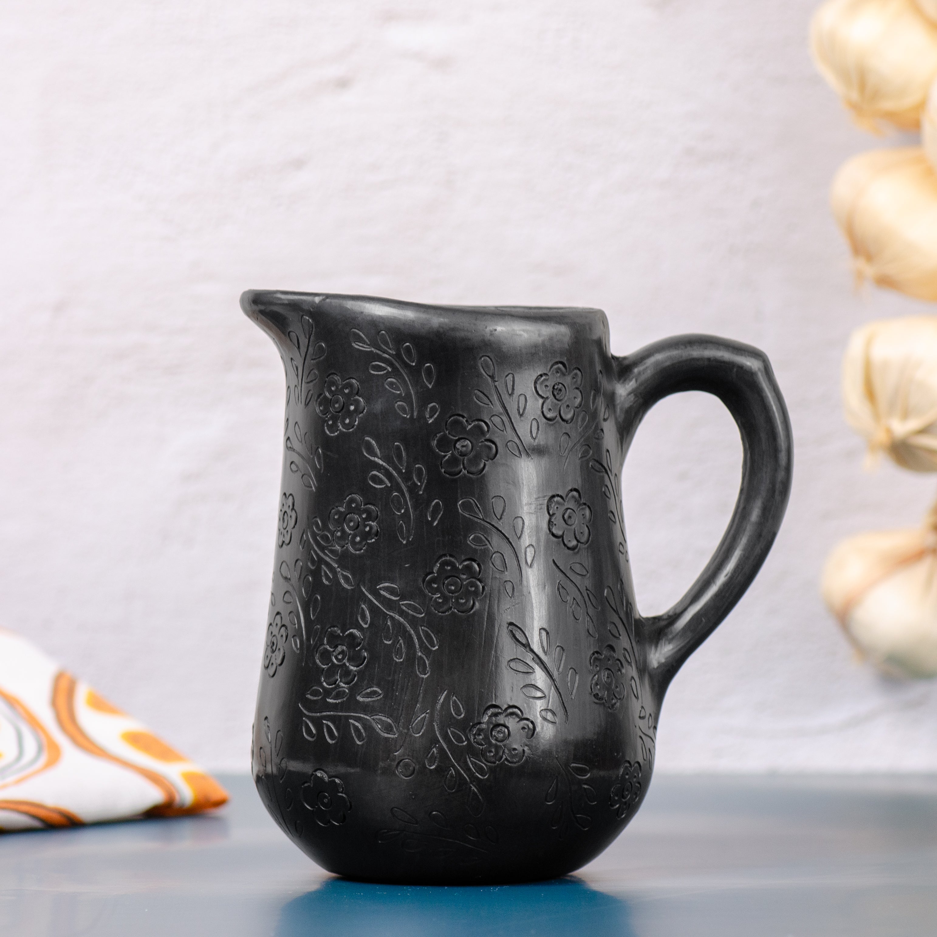 Barro Negro Floral Filigrana Pitcher