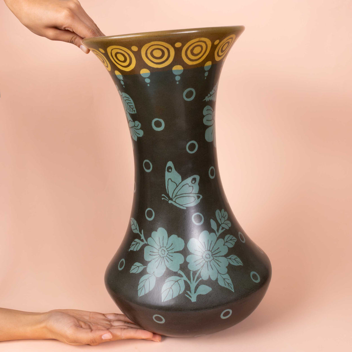 Zinapécuaro Floral Parákata Hourglass Ceramic Vase