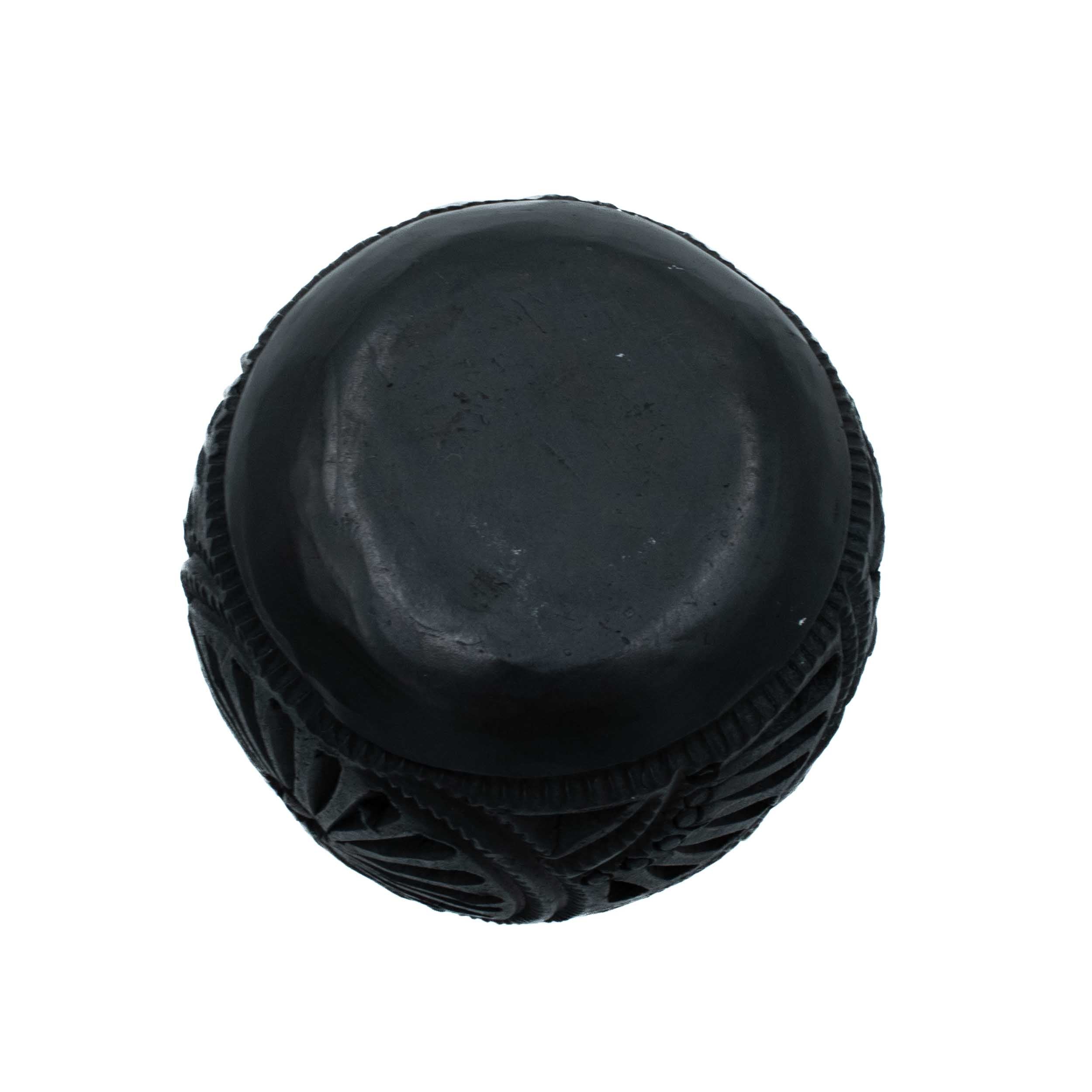 Barro Negro Floral Carved Mezcalero Shot Glass | Lolo Mercadito