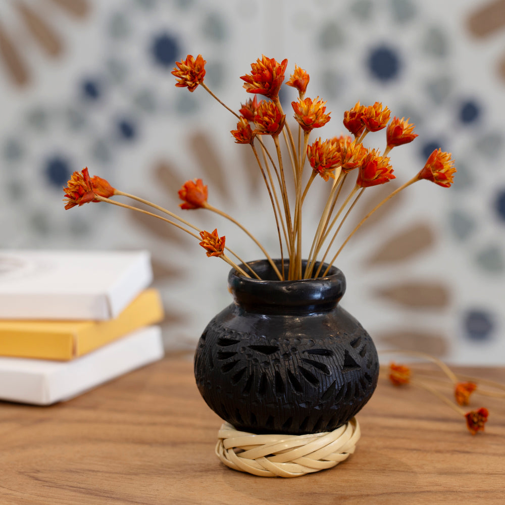 Mini Barro Negro Lattice Decorative Vase