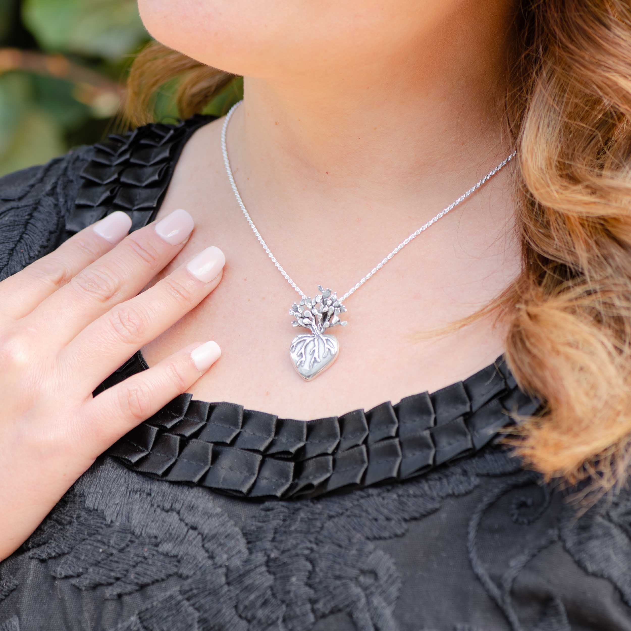 Sterling Silver Las Raíces de Mi Corazón Pendant