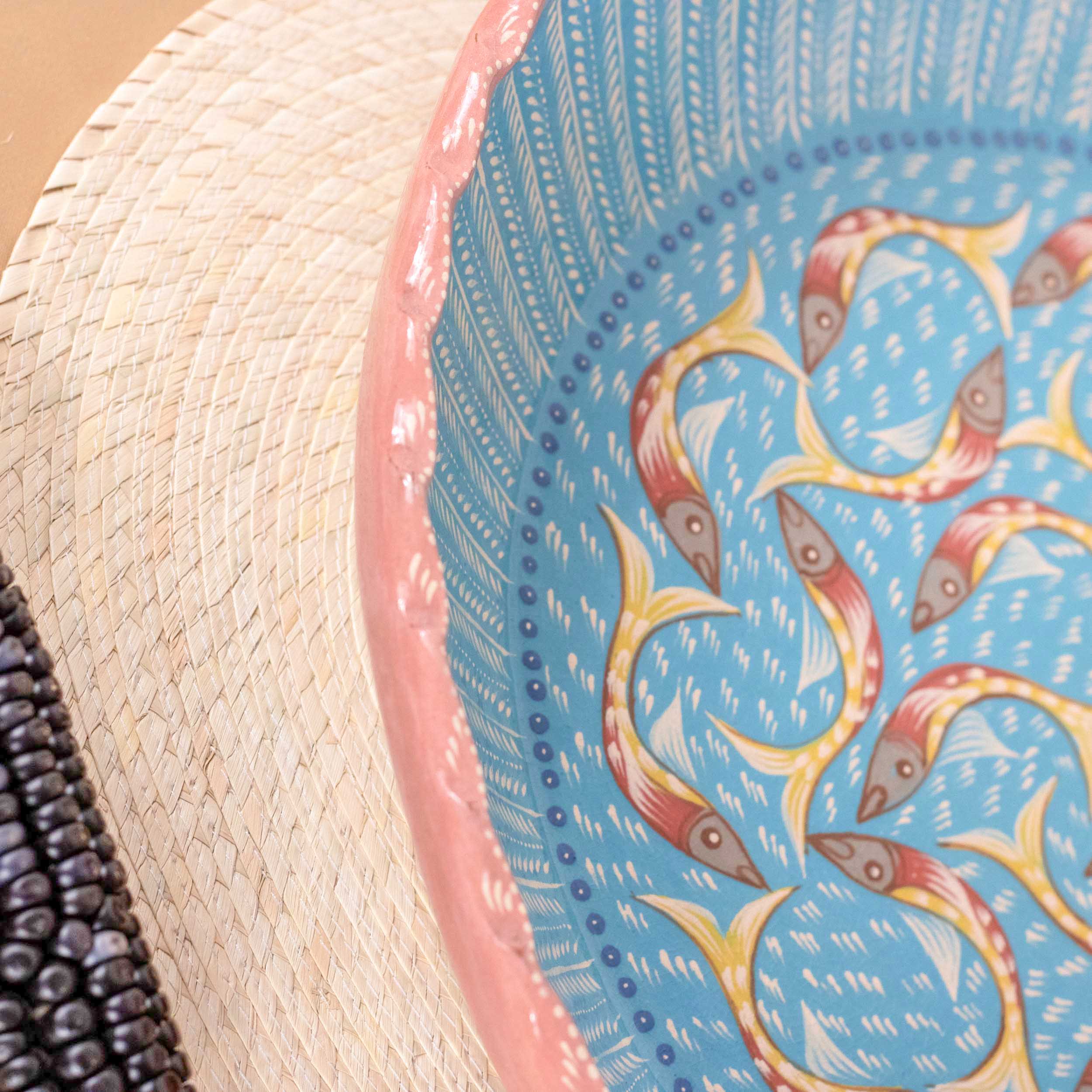 Peces de Capula Twisting Rim Round Tray