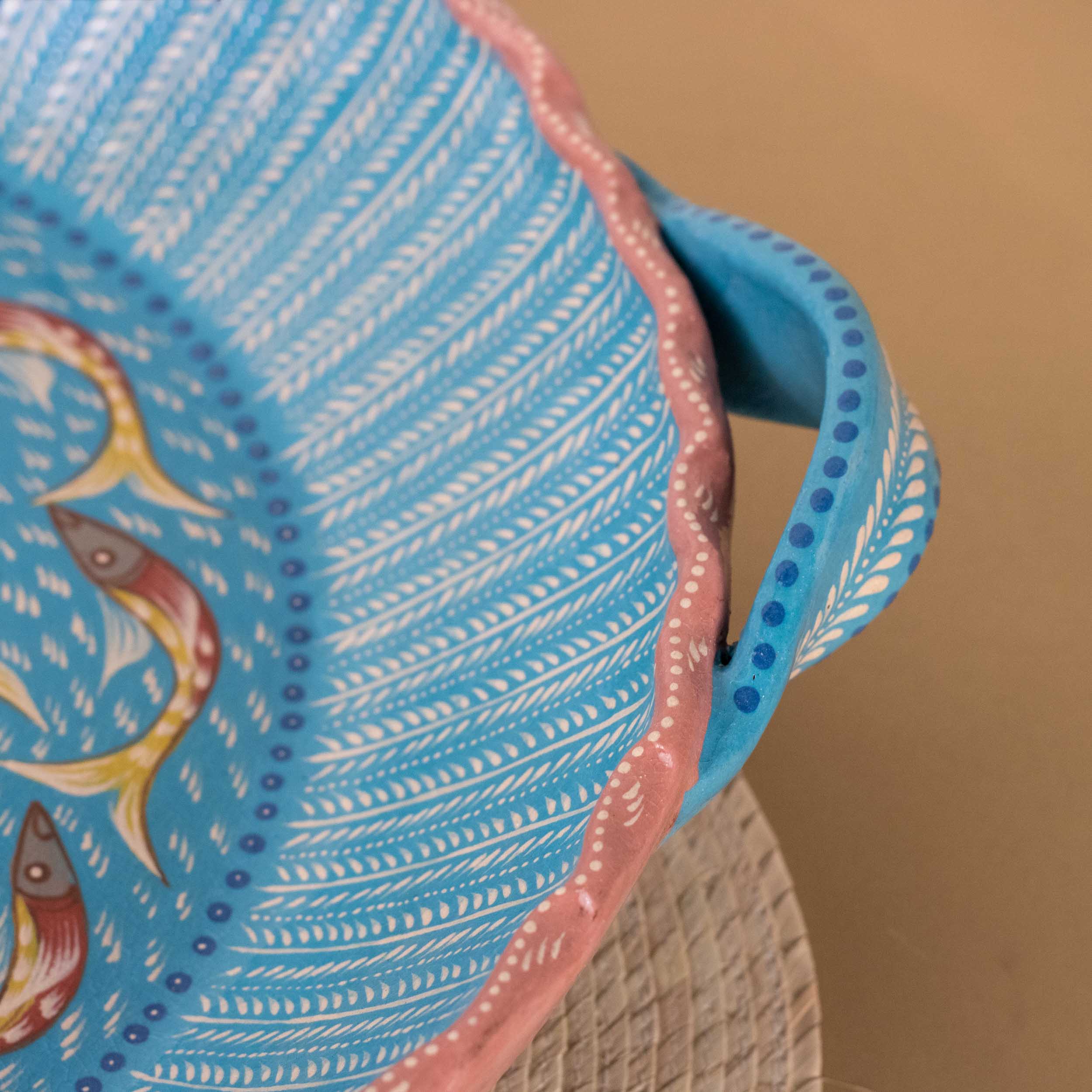 Peces de Capula Twisting Rim Round Tray