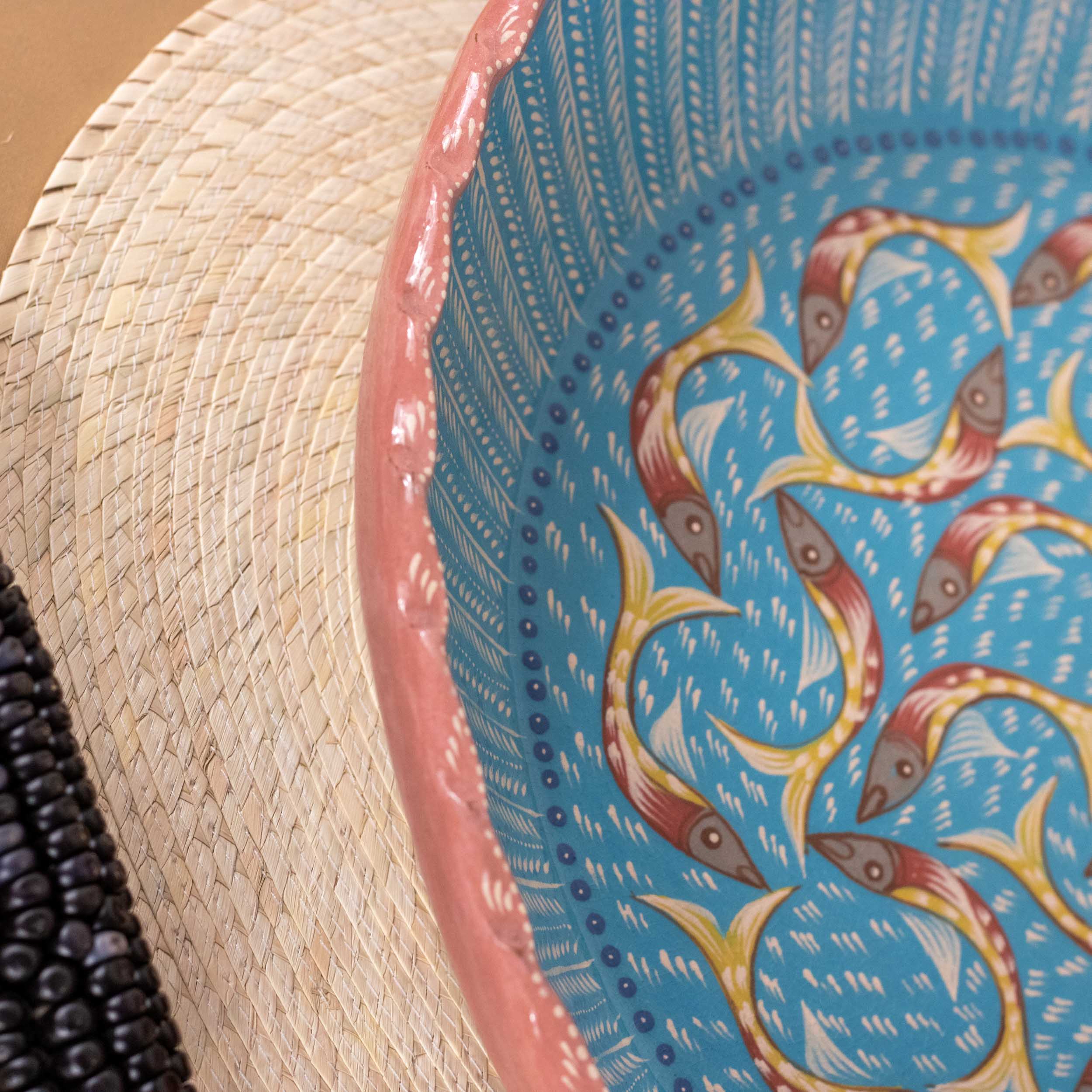 Peces de Capula Twisting Rim Round Tray