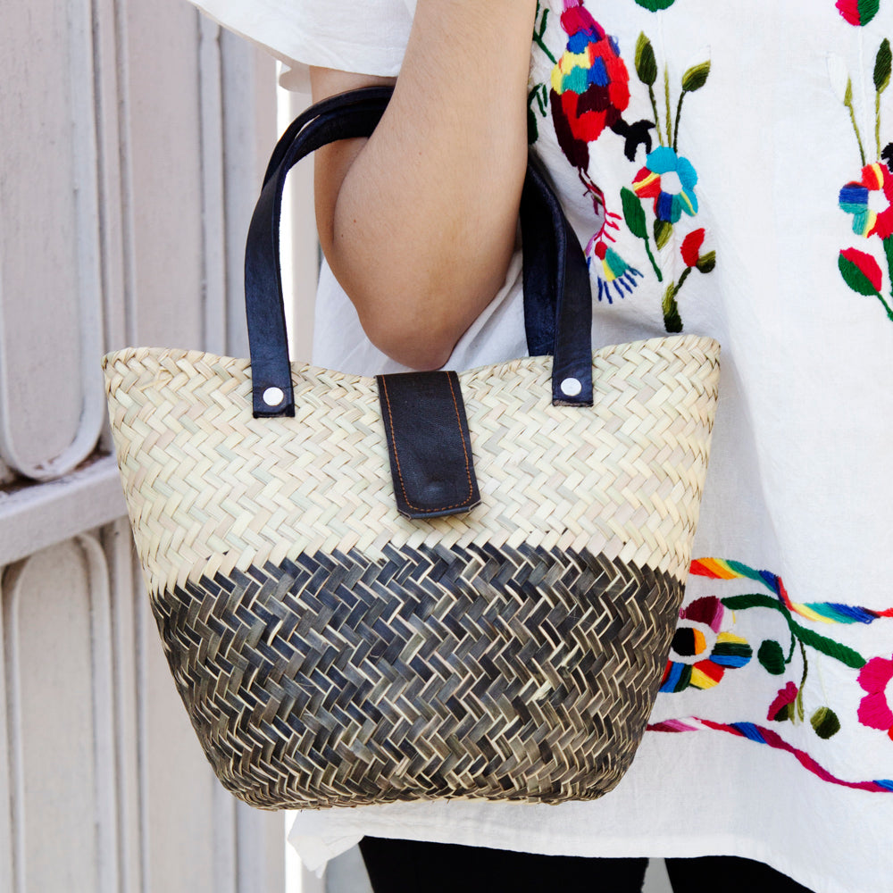 Bahías Half-Color Woven Palm Medium Bucket Tote