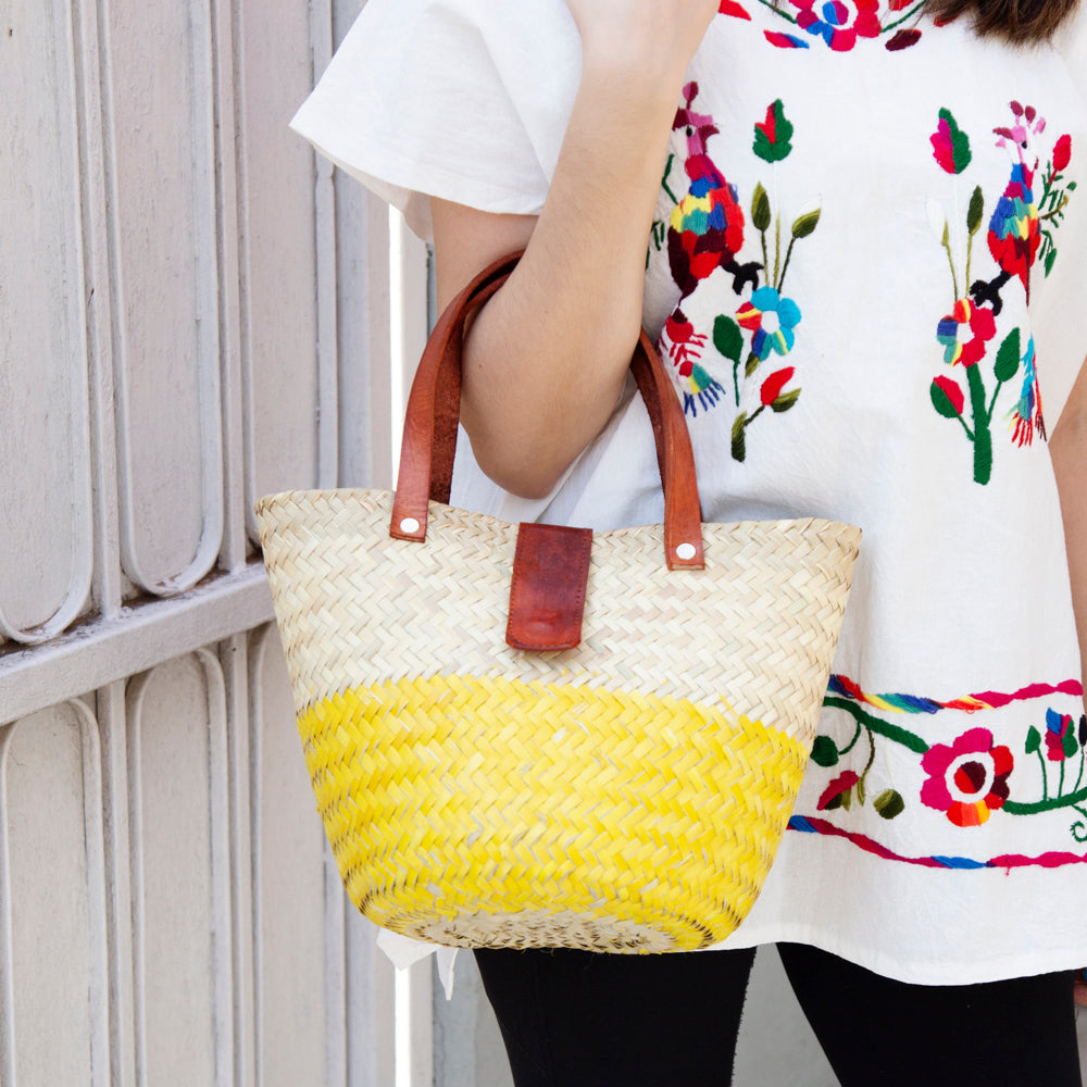 Bahías Half-Color Woven Palm Medium Bucket Tote