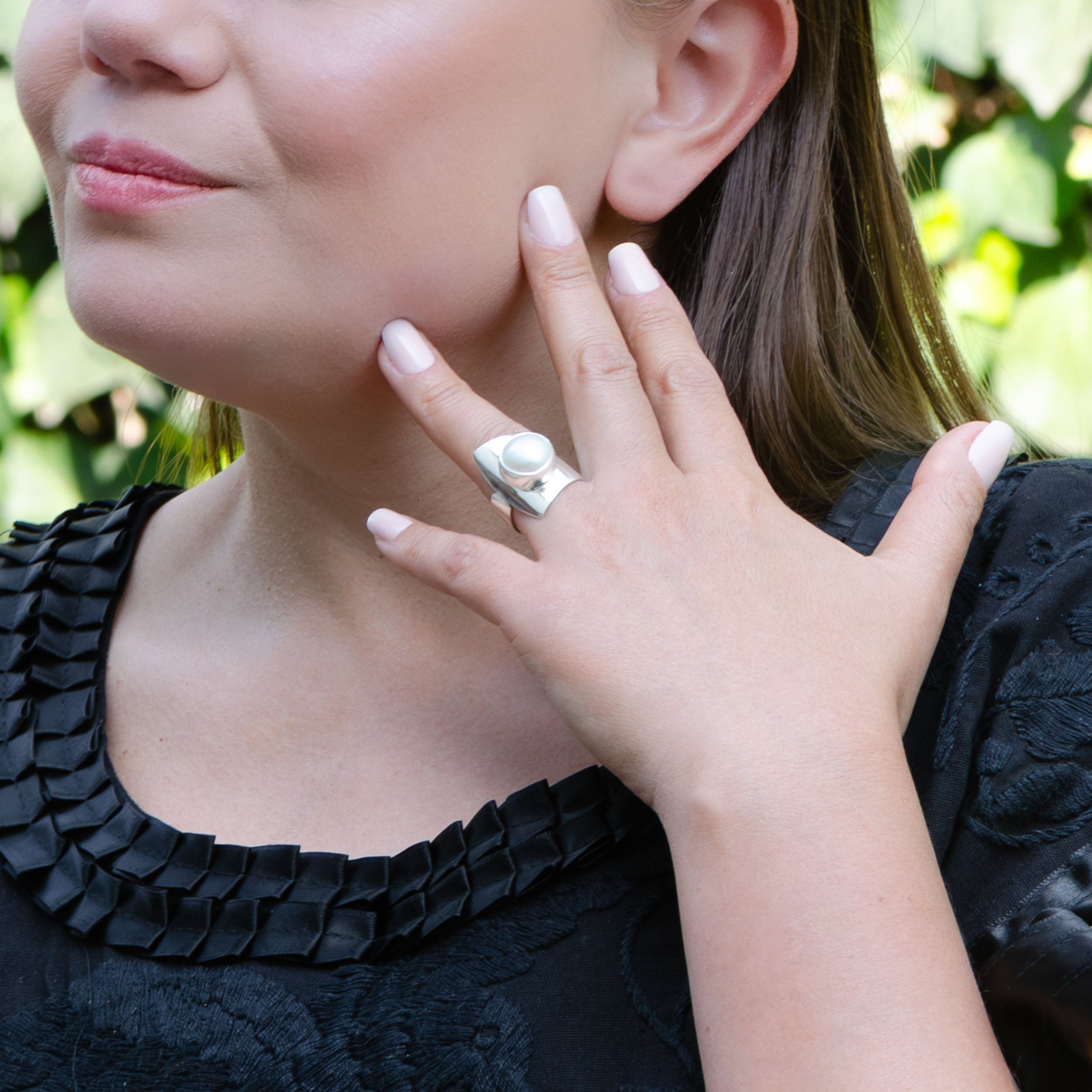 Sterling Silver Eye of the Pearl Ring