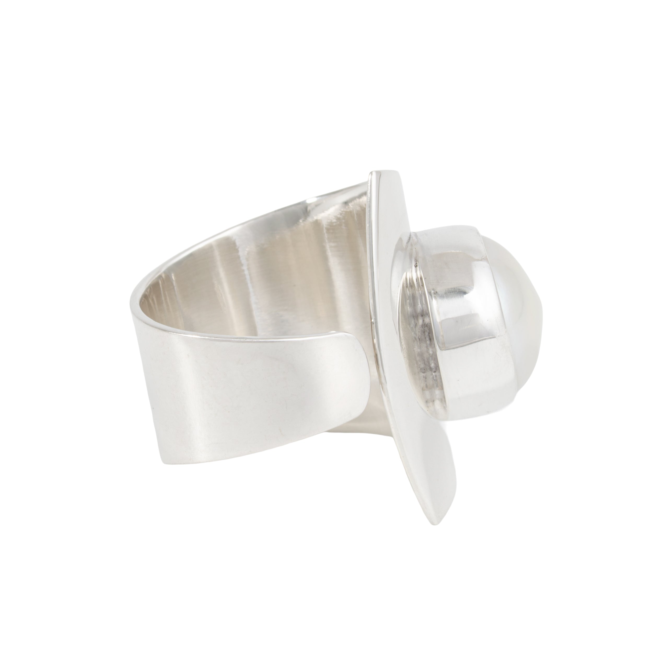 Sterling Silver Eye of the Pearl Ring