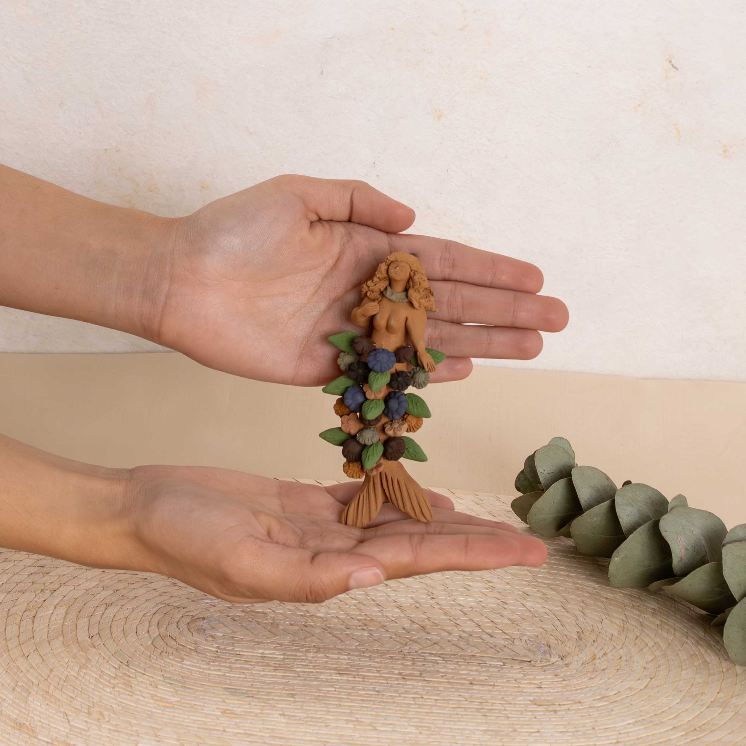 Sirena de Barro Pigmentado Clay Wall Art