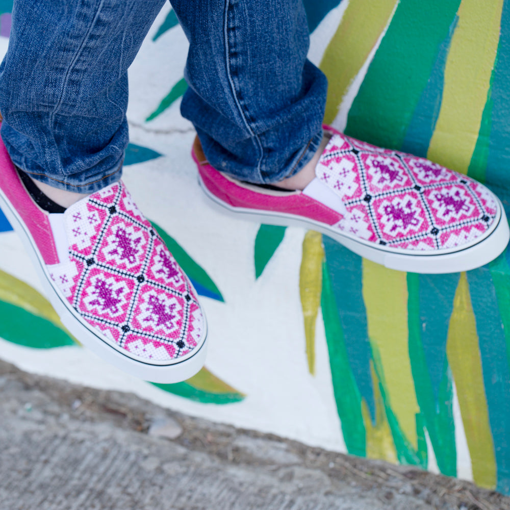 Punto de Cruz Embroidered Sneakers