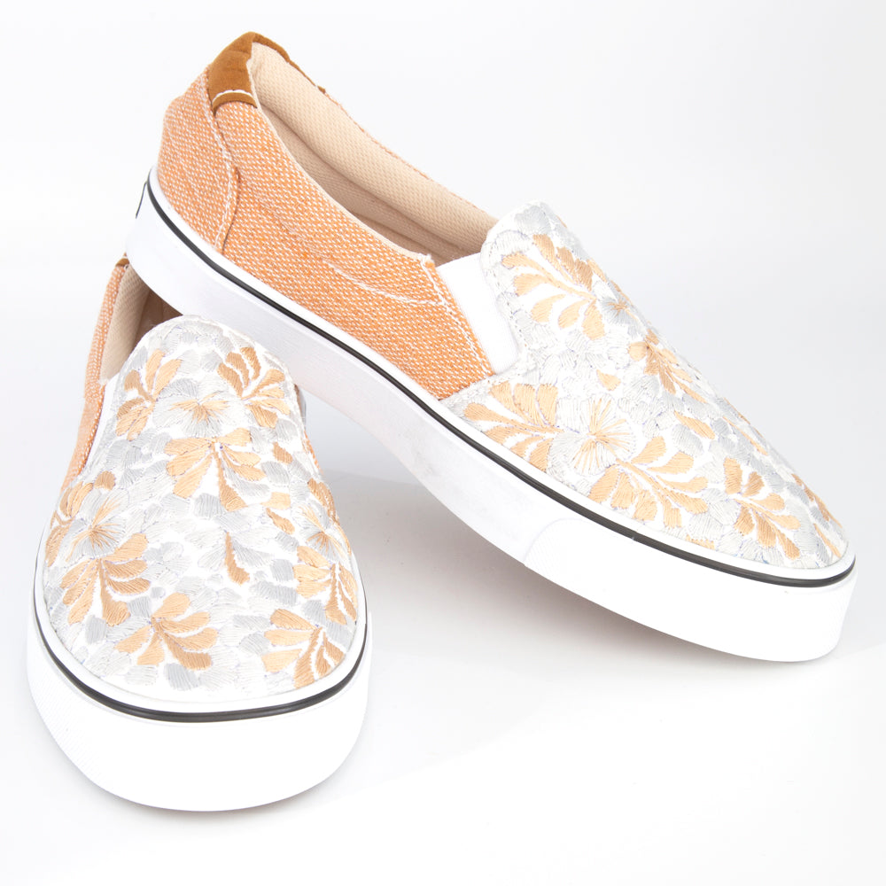 Monte Albán Floral Embroidered Sneakers