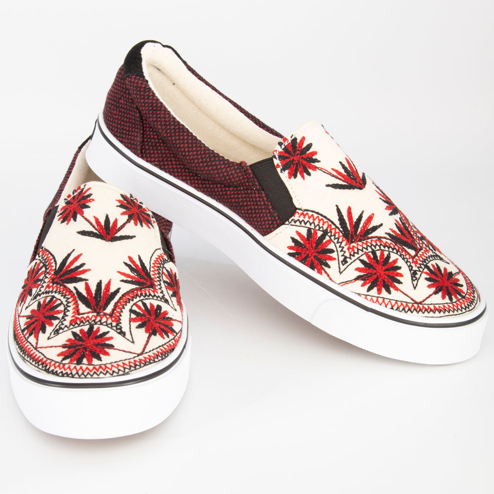 Tlahuitoltepec Embroidered Sneakers