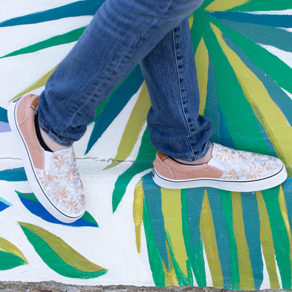 Monte Albán Floral Embroidered Sneakers