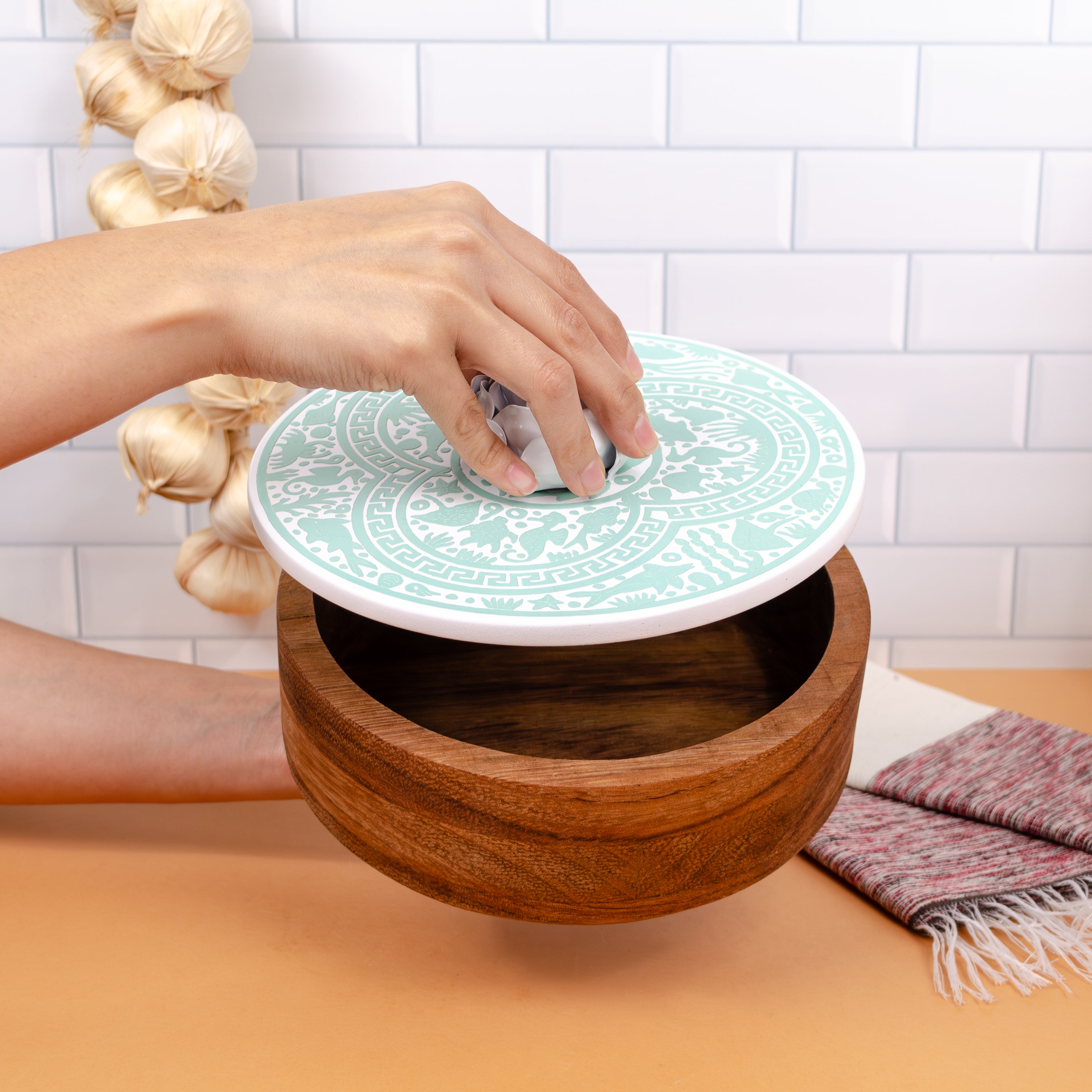 Tortillero Olinalá / Handmade Solid Wood Parota Basket